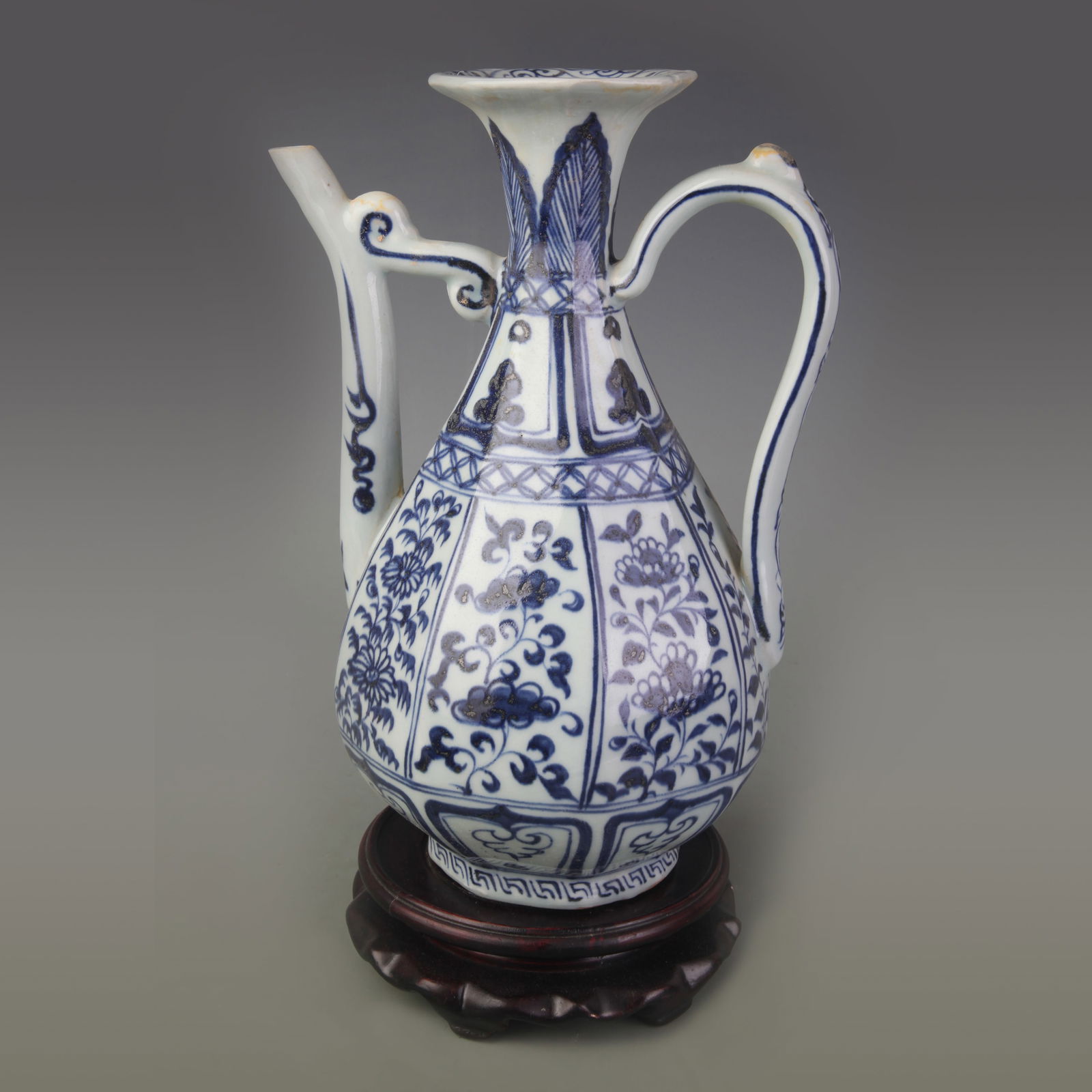 BLUE AND WHITE HEXAGONAL PORCELAIN VASE WITH FLORAL MOTIFS: Qing Dynasty Qian Long Period; Width: 5.4 inch; High: 14.4 inch