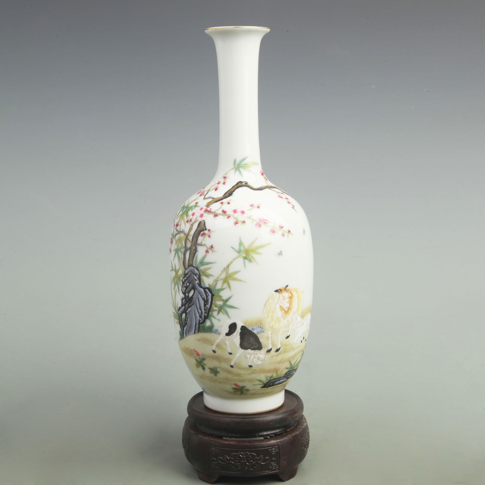 A FINE CLOISONNE ENAMEL LONG-NECKED PORCELAIN VASE: Qing Dynasty Yong Zheng Period; High: 11.3 inch; Diameter: 1.9 inch;