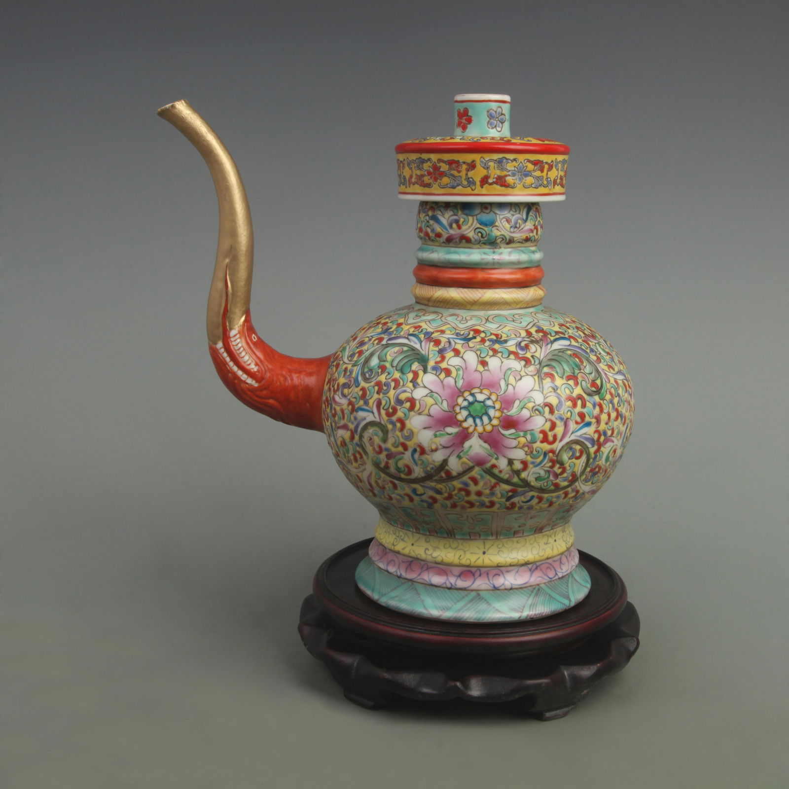 RARE FAMILLE ROSE FLOWER PATTERN PORCELAIN EWER: Qing Dynasty Qianlong Period; High: 10 inch; Width: 9.5 inch;