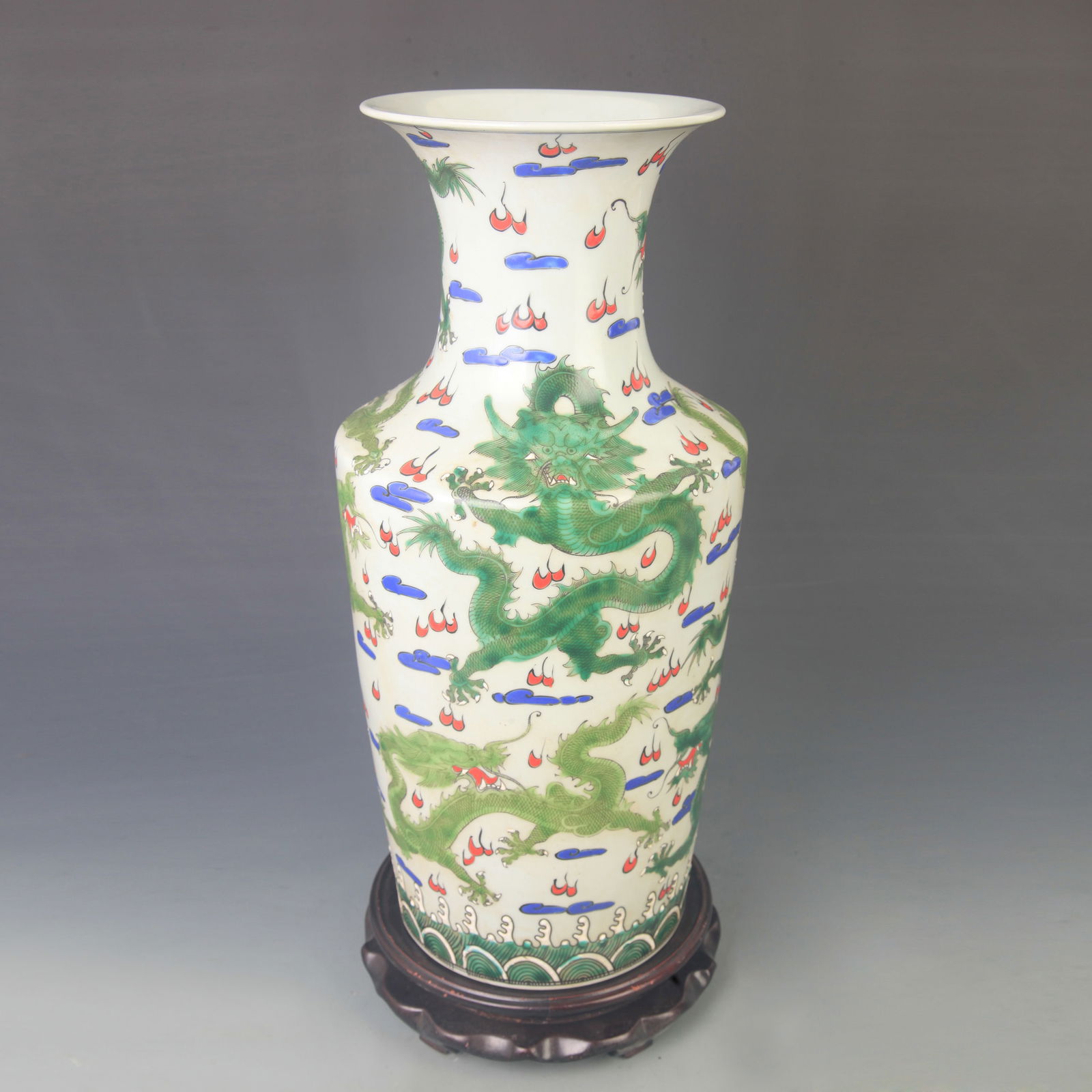 LARGE FAMILLE ROSE DRAGON PATTERN PORCELAIN VASE: Qing Dynasty Kang Xi Period; High: 16.0 inch; Diameter: 7.50 inch