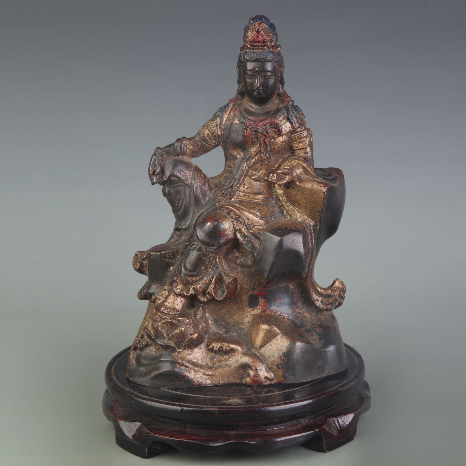 A FINE SEATED GUANYIN STATUE: Qing Dynasty; Width: 5.6 inch; High: 9.0 inch