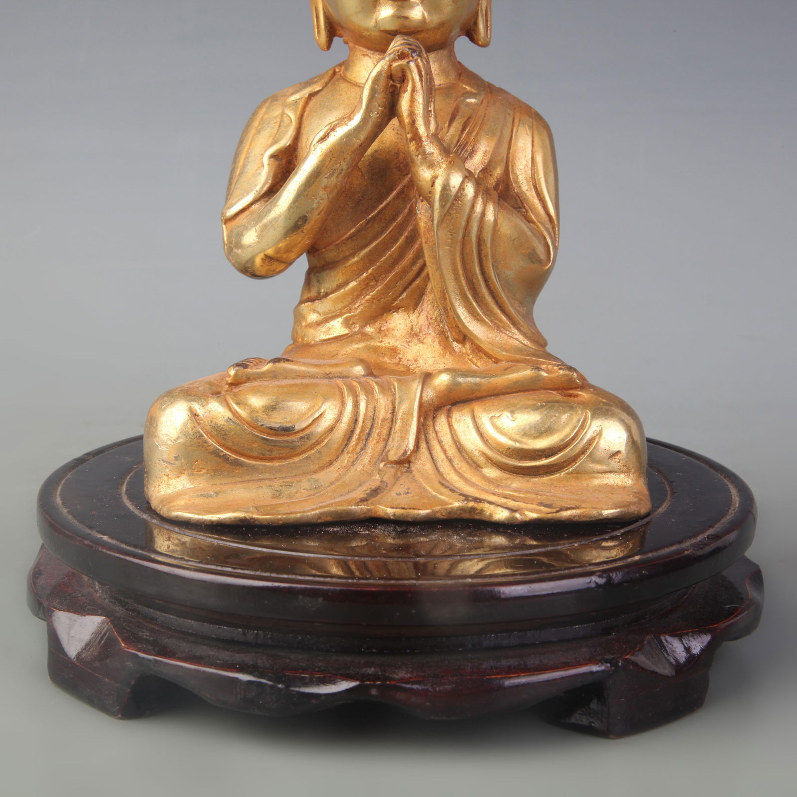 A SMALL BRONZE SHAKYAMUNI BUDDHA STATUE - 3