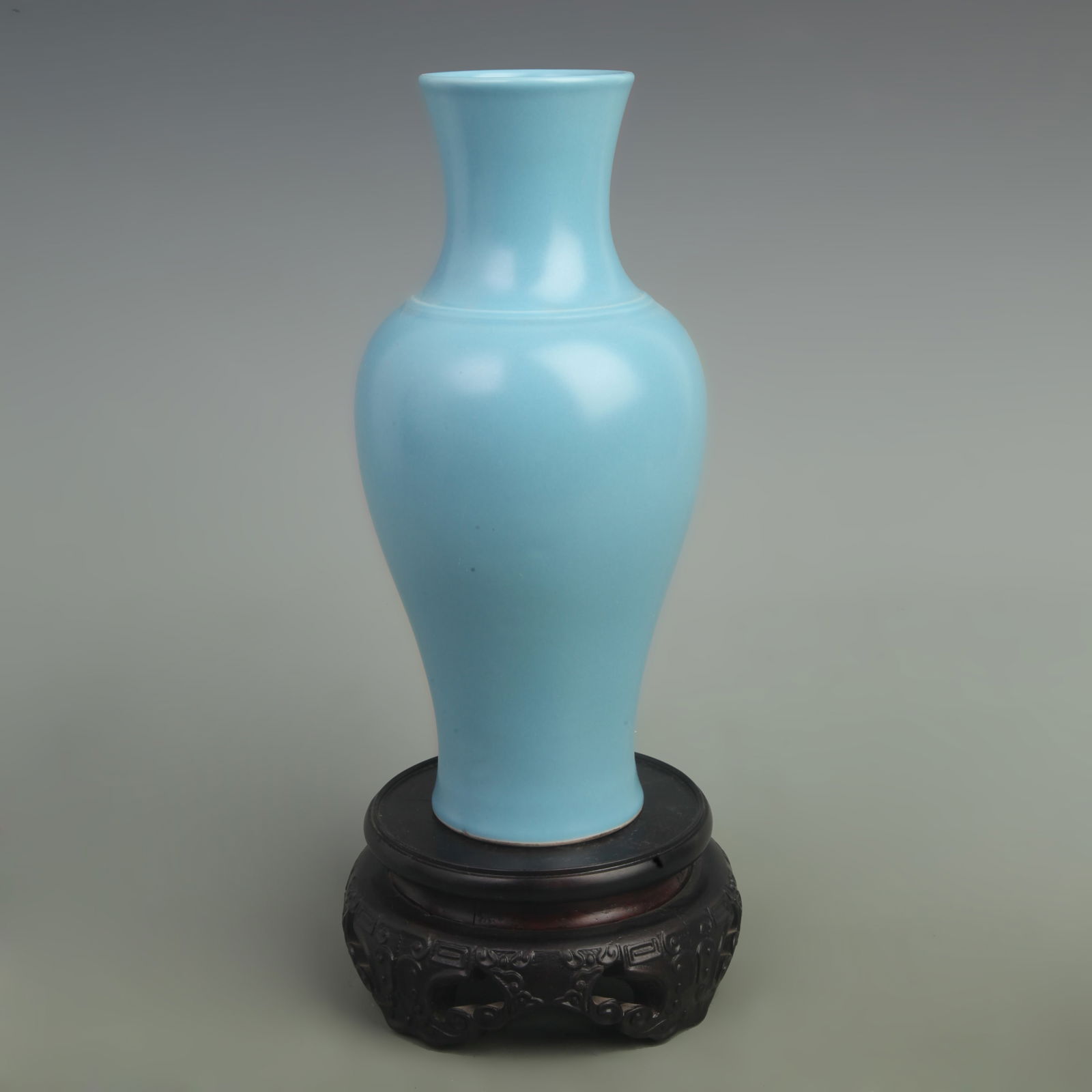 LIGHT BLUE COLOR GLAZED GUAN YIN STYLE PORCELAIN VASE: Qing Dynasty Yong Zheng Period; High: 10.8 inch?Width: 5.5 inch