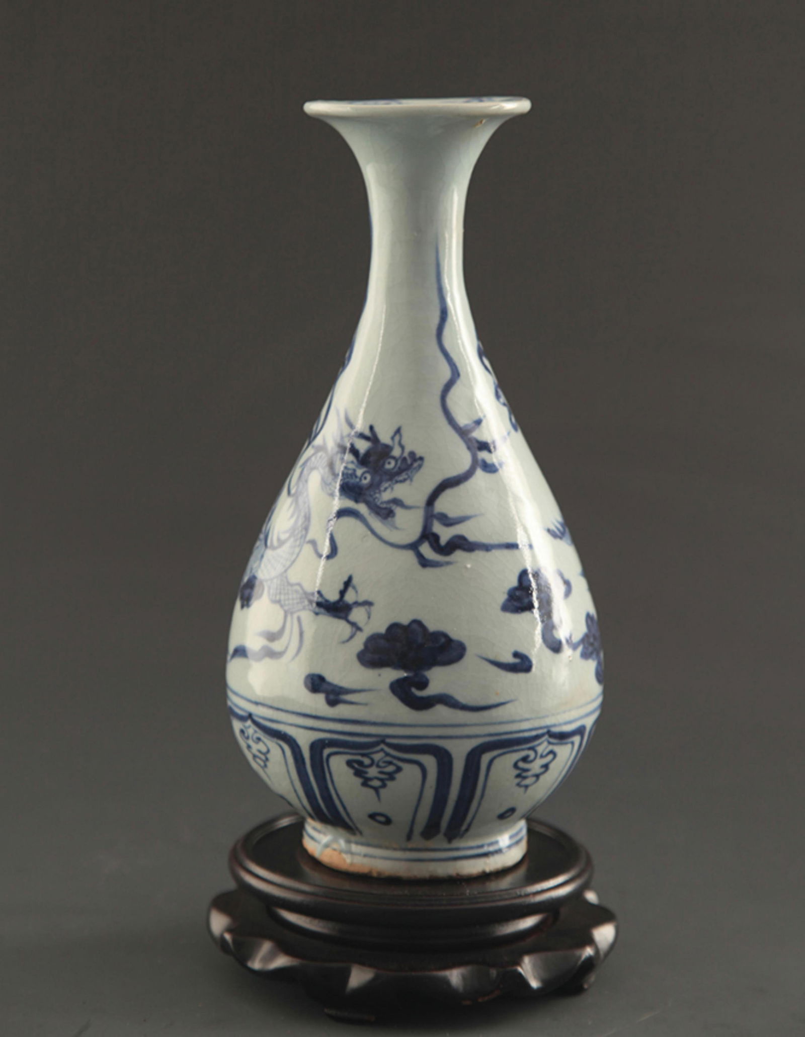 BLUE AND WHITE DRAGON PATTERN YU HU CHUN BOTTLE (1 of 6)