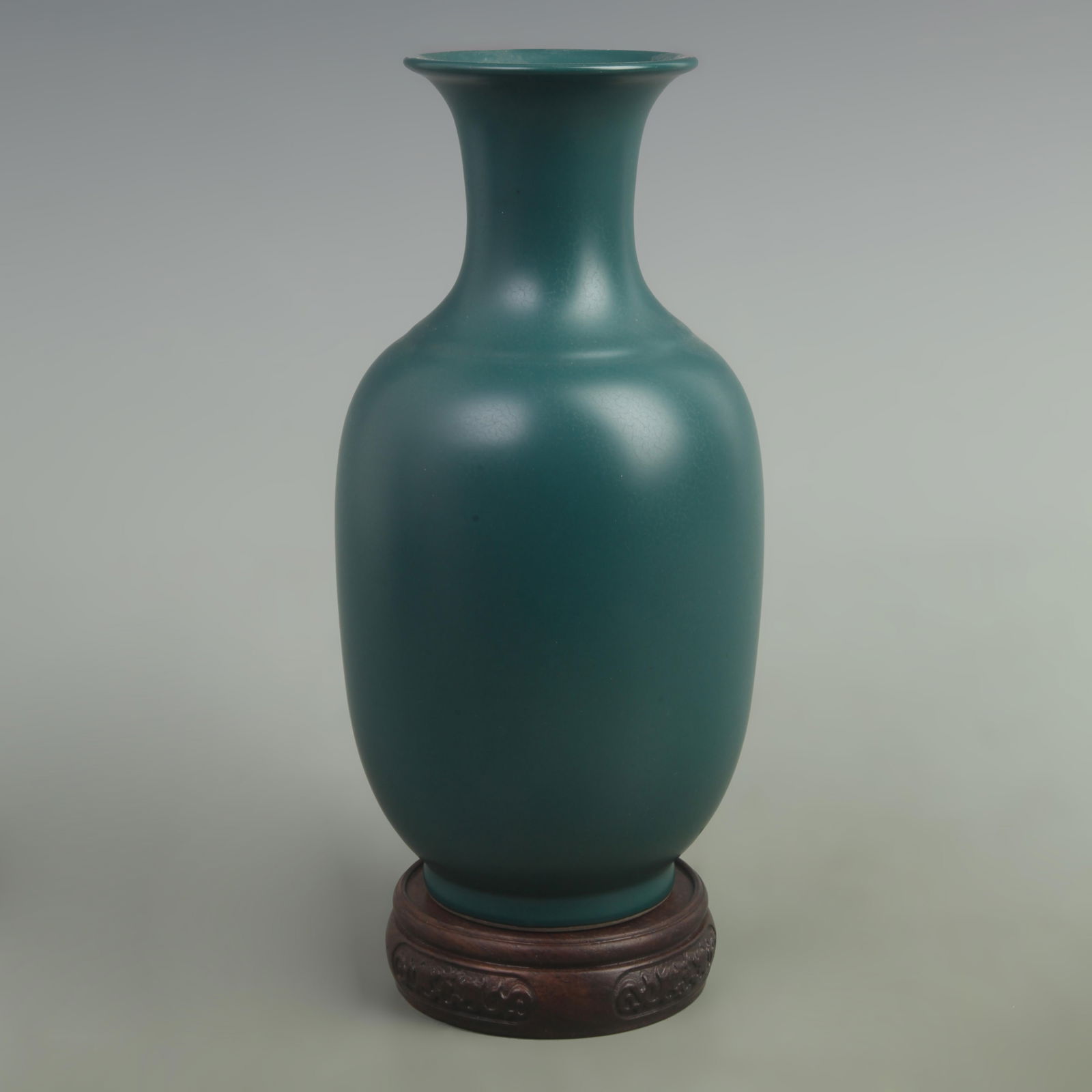A FINE DARK GREEN COLOR GALZED WINTER MELON STYLE PORCELAIN BOTTLE: Qing Dynasty Yong Zheng Period, High: 9.5 inch; W?5.5 inch;