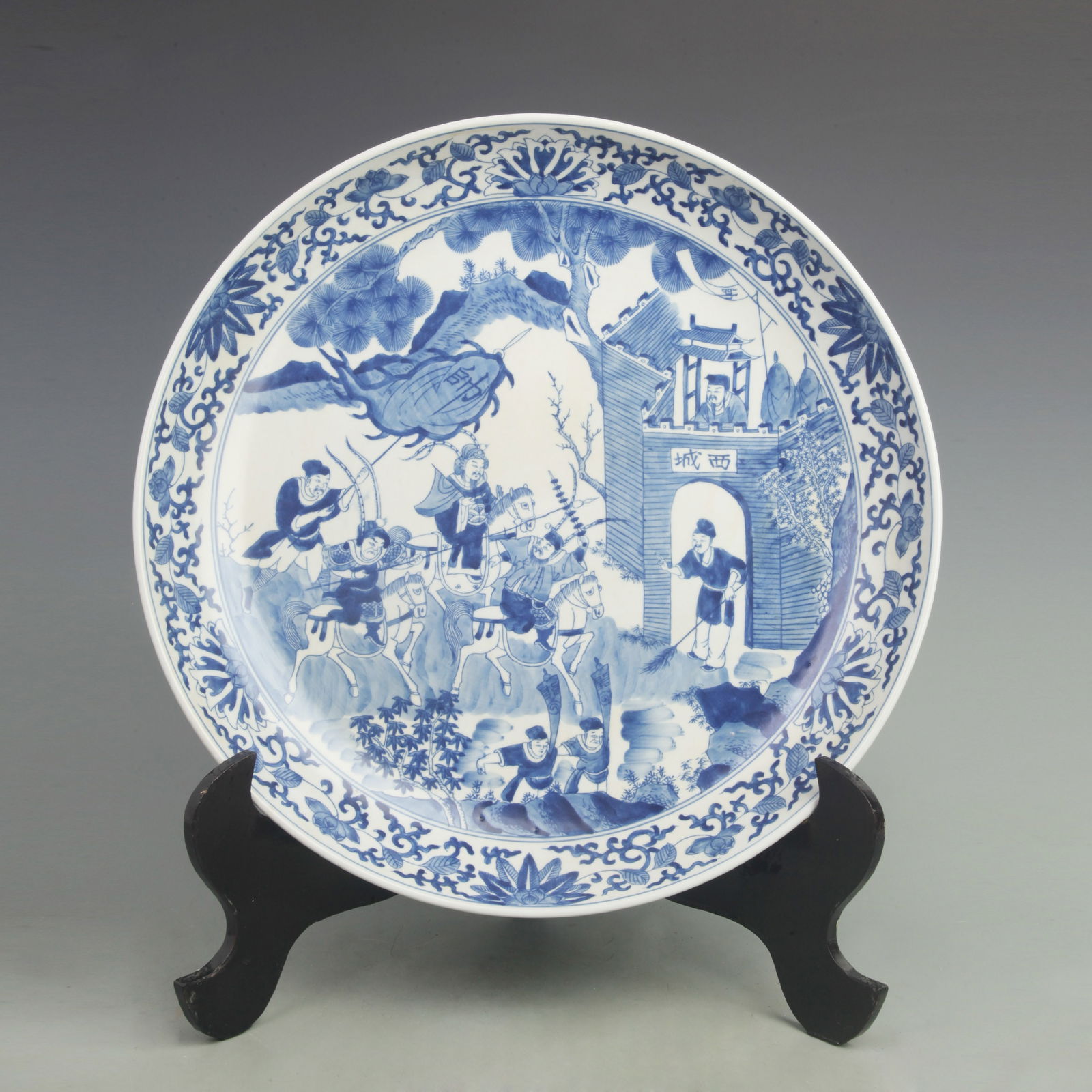 BLUE AND WHITE COLOR STORY PATTERN PORCELAIN PLATE (1 of 5)