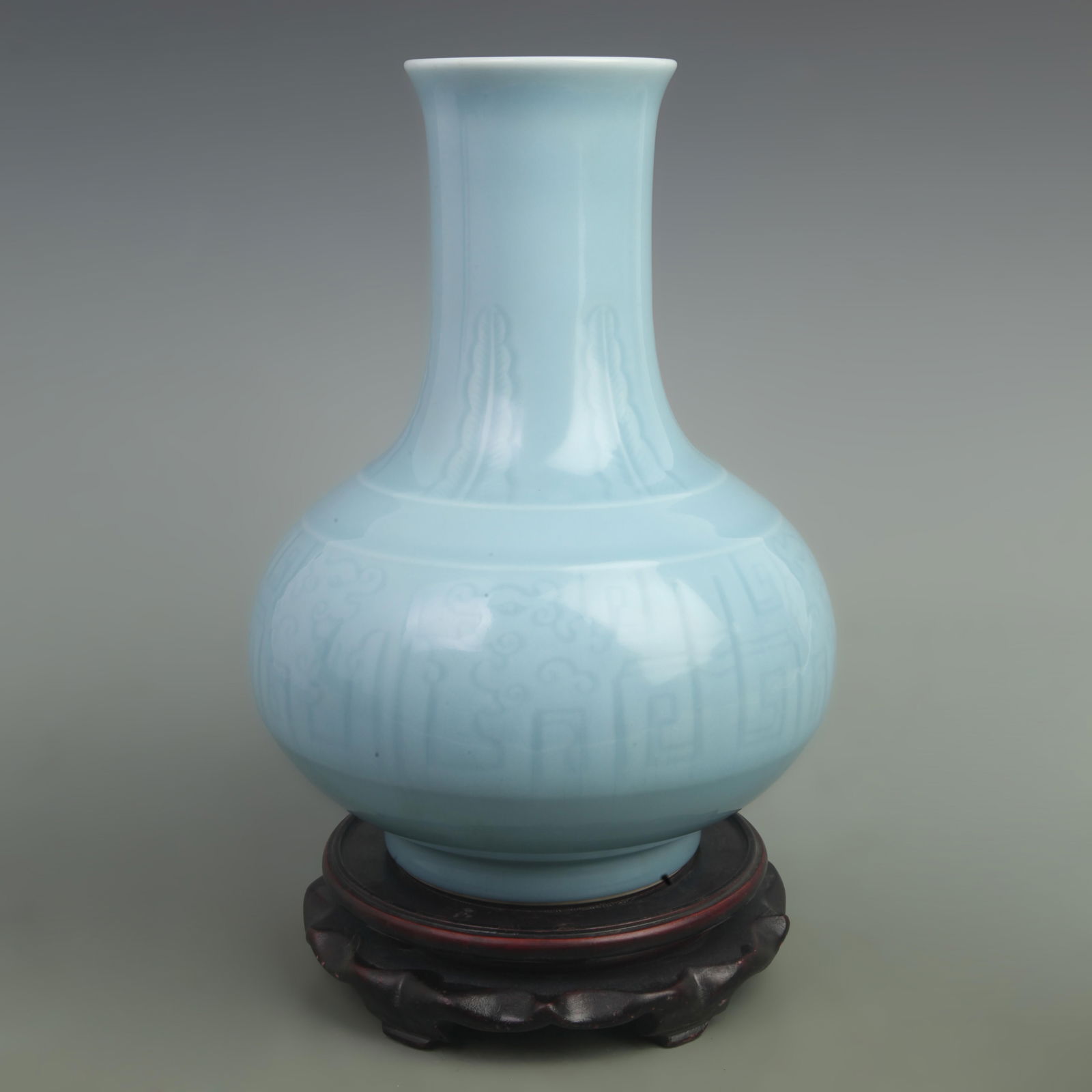 A FINE LIGHT BLUE COLOR CARVING PORCELAIN BOTTLE: Qing Dynasty Qian Long Period, High: 11.00 inch; Width: 9.00 inch;