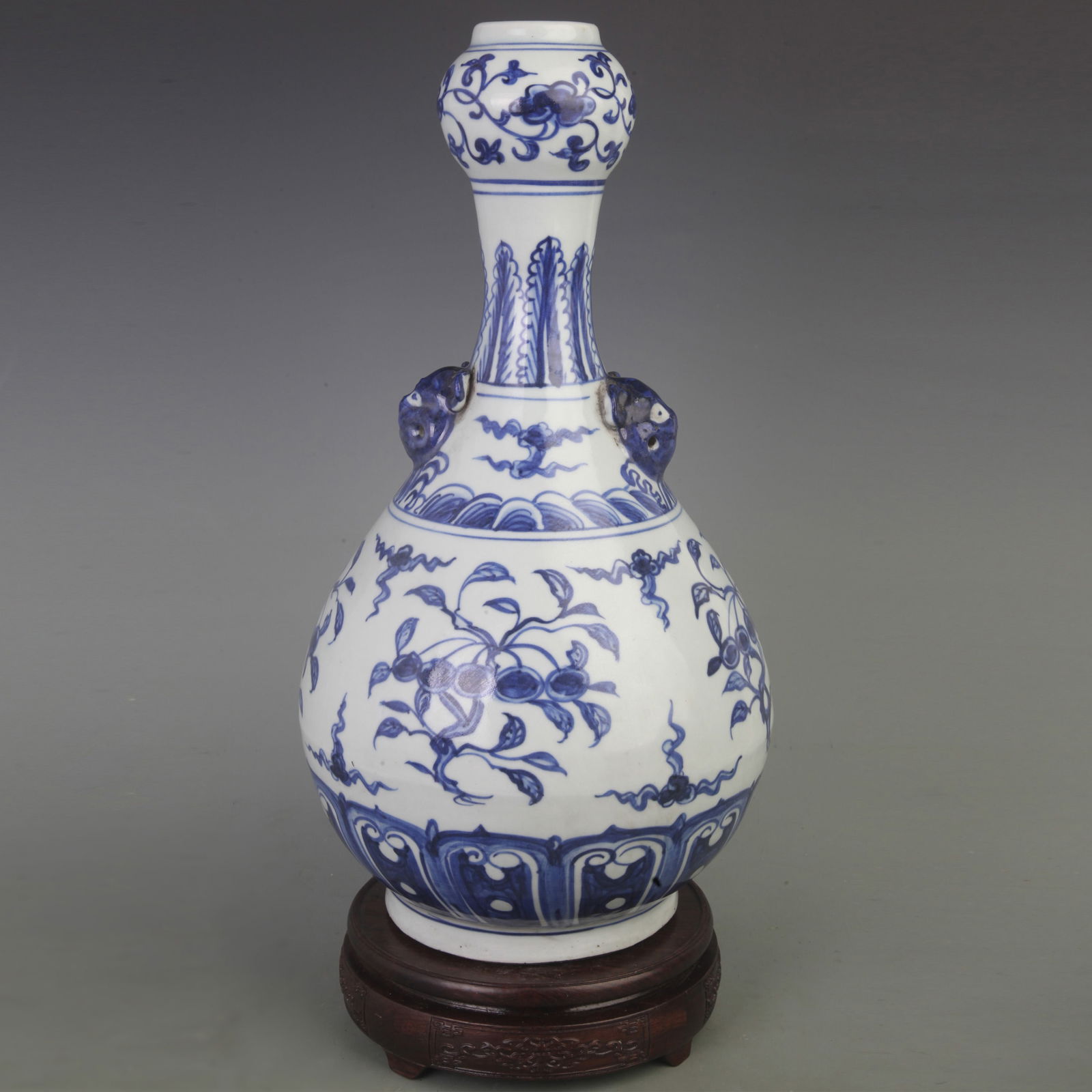 BLUE AND WHITE ANIMAL PATTERN GARLIC HEAD STYLE PORCELAIN VASE: Ming Dynasty, High: 15.2 inch; Diameter:7.3 inch;