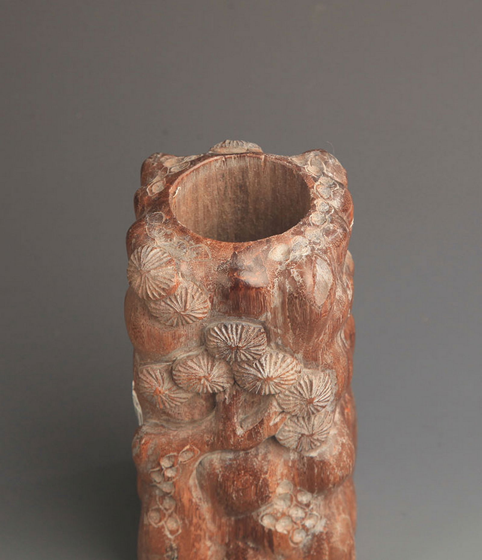 LONGAN WOOD PINE TREES PATTERN CARVED PEN HOLDER - 3