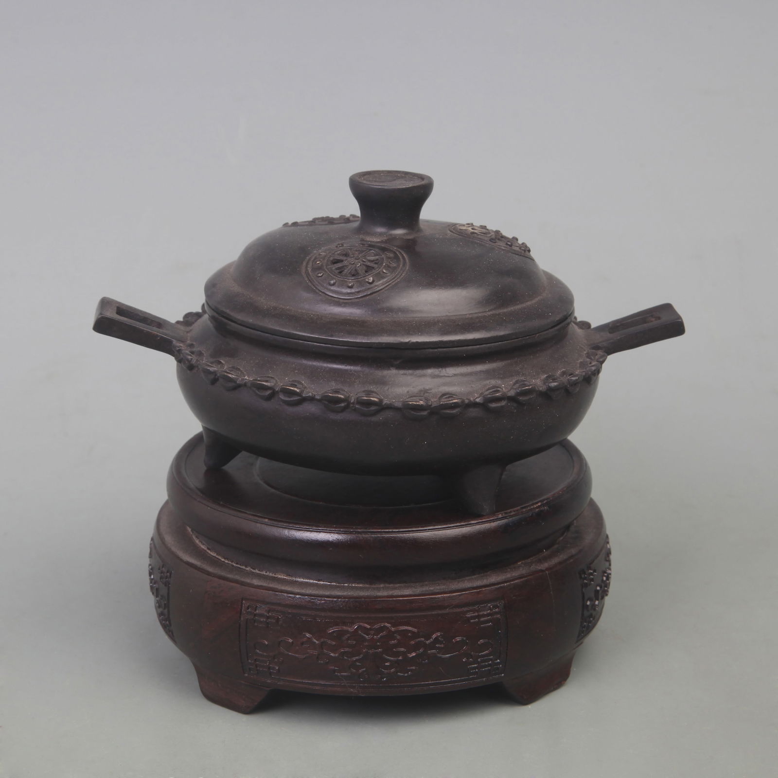 A BRONZE FU SHAN-STYLE INCENSE DIFFUSER WITH BAGUA PATTERNS: Qing Dynasty, Width: 5.8 inch; High: 2.8 inch;
