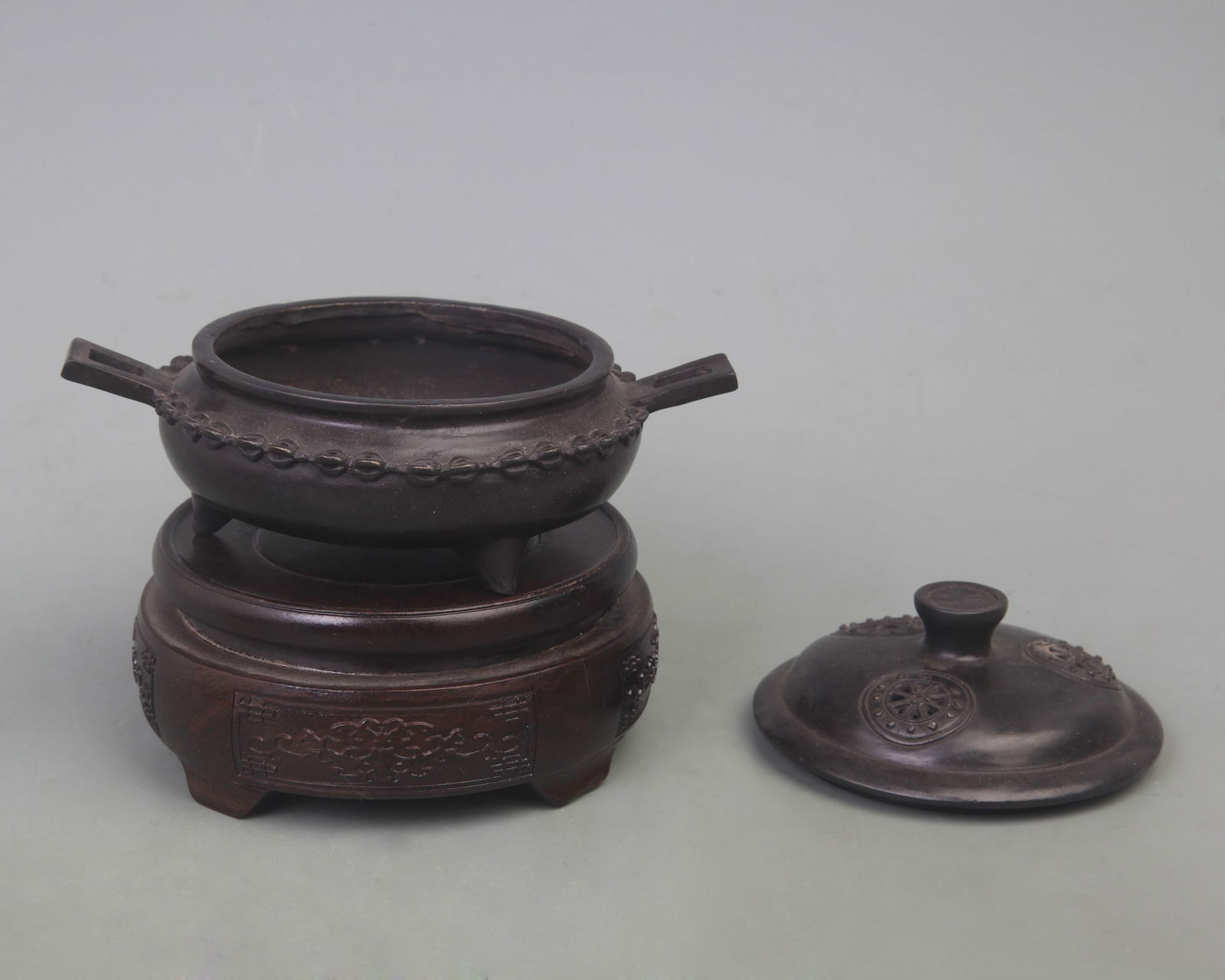 A BRONZE FU SHAN-STYLE INCENSE DIFFUSER WITH BAGUA PATTERNS - 2