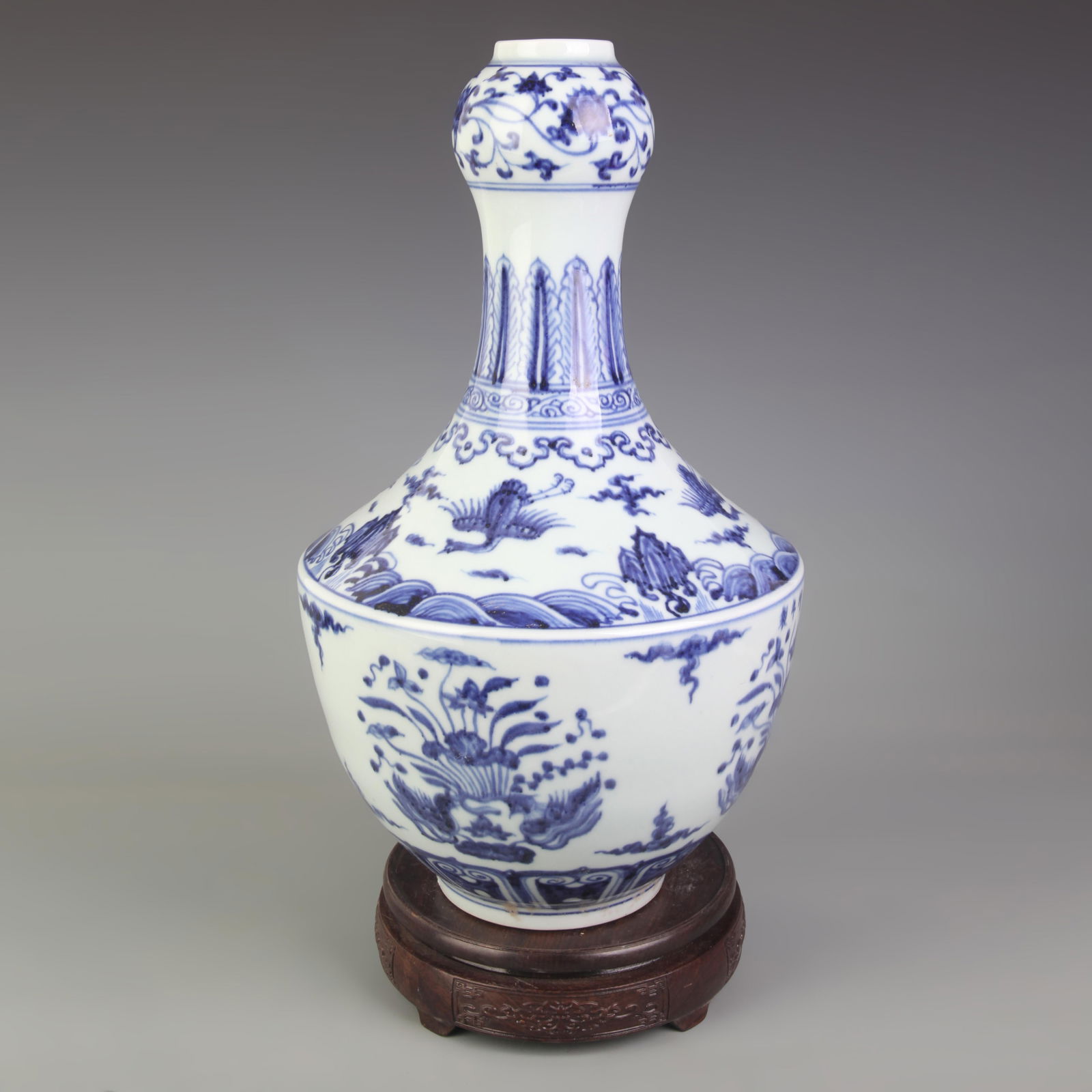 A FINE FLOWER AND BIRD PATTERN GARLIC HEAD PATTERN PORCELAIN BOTTLE: Ming Dynasty Style; High: 14.4 inch; Diameter: 8.3 inch;