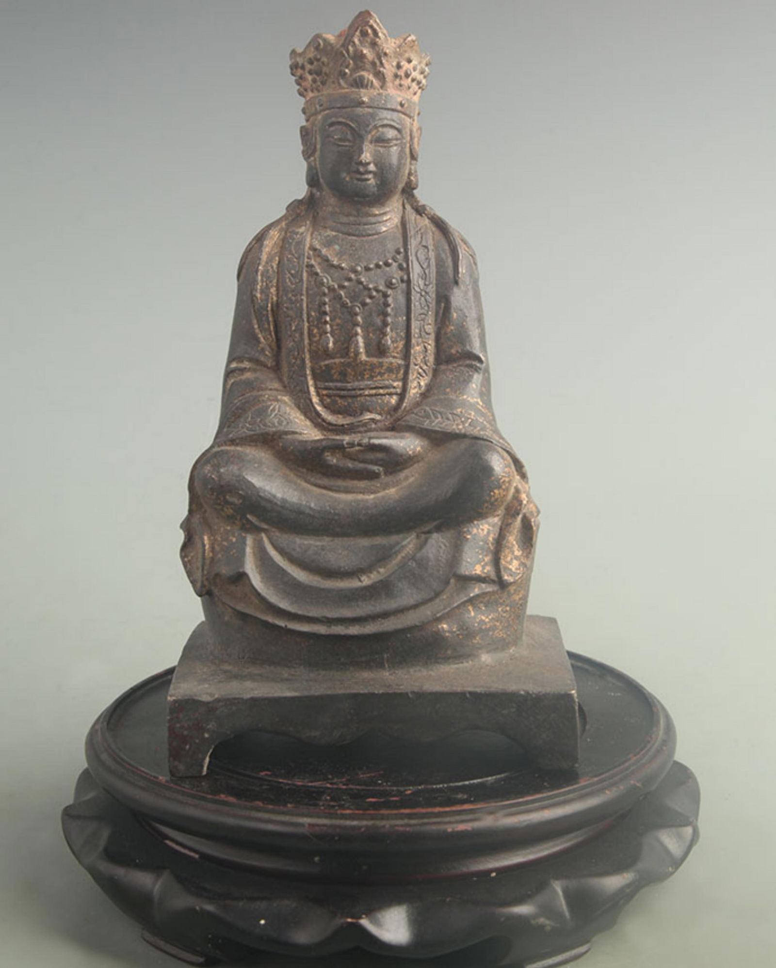 GILT BRONZE SEATED GUANYIN STATUE: 19th Century; High: 8.20 inch; Width: 3.20 inch; Long: 4.20 inch;