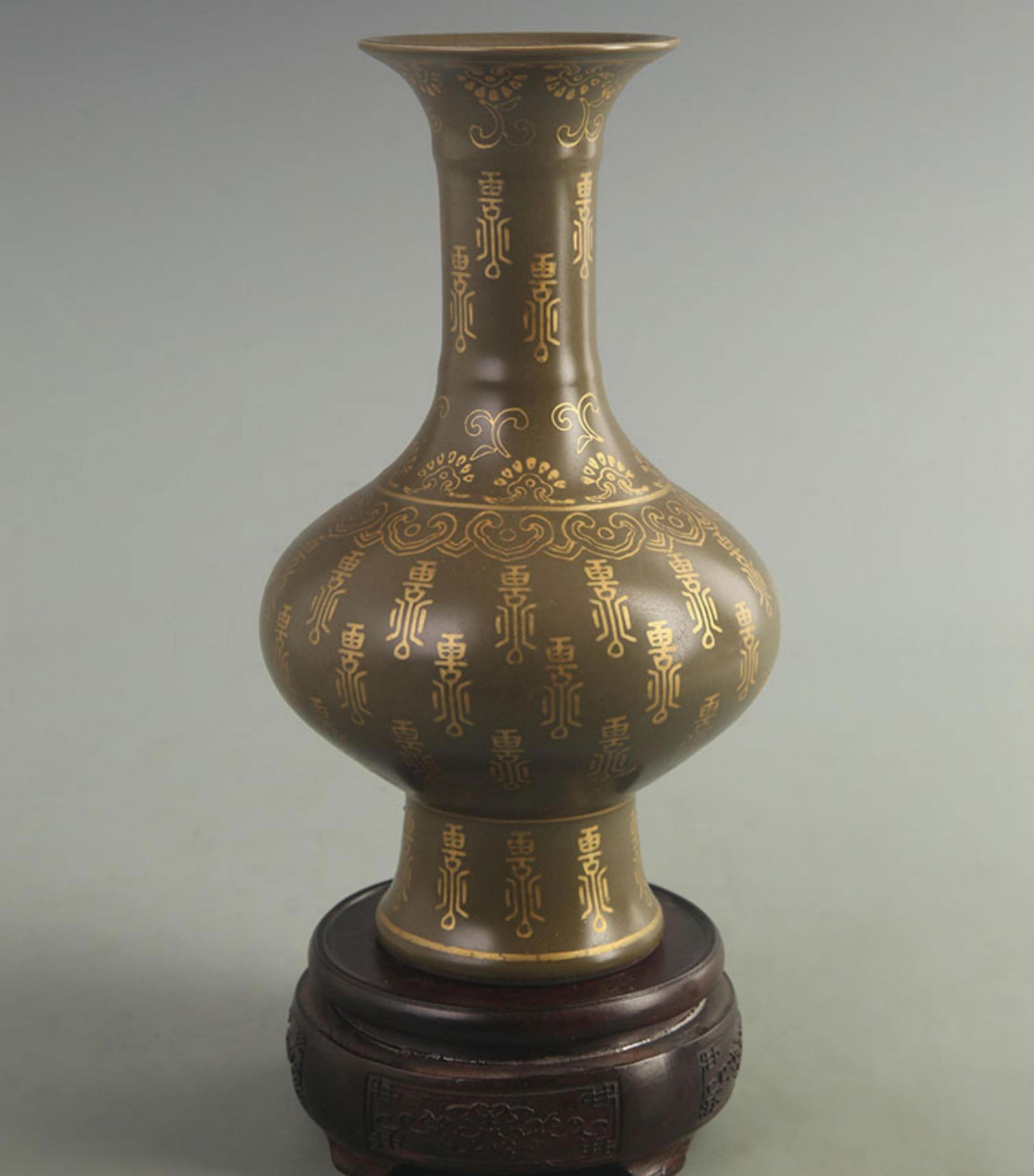 TEA-DUST GLAZED GILT FLAT-BELLY STYLE PORCELAIN VASE: Qing Dynasty Yong Zheng Period; High: 8.60 inch; Width: 5.30 inch;