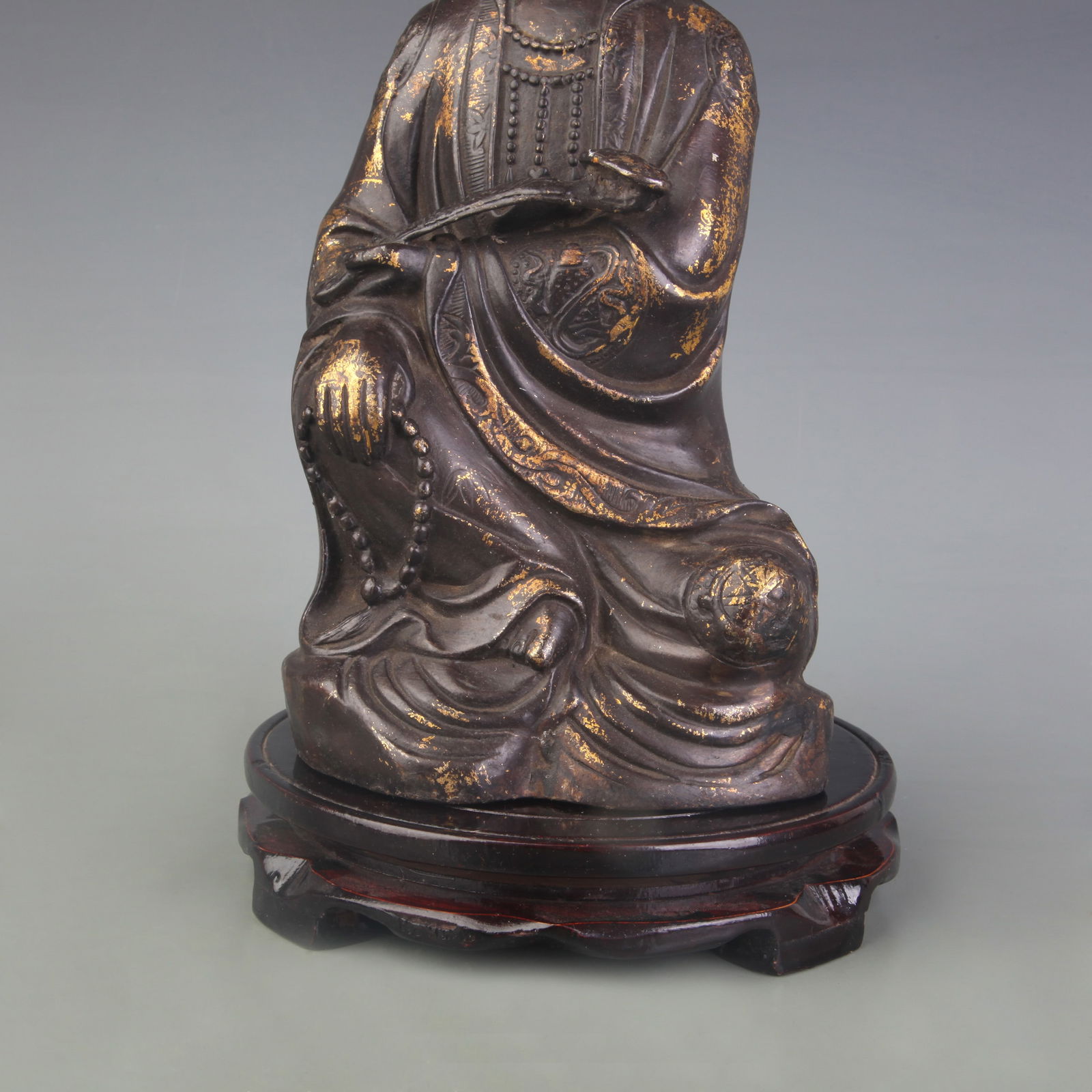 A FINE SEATED GUANYIN STATUE - 3