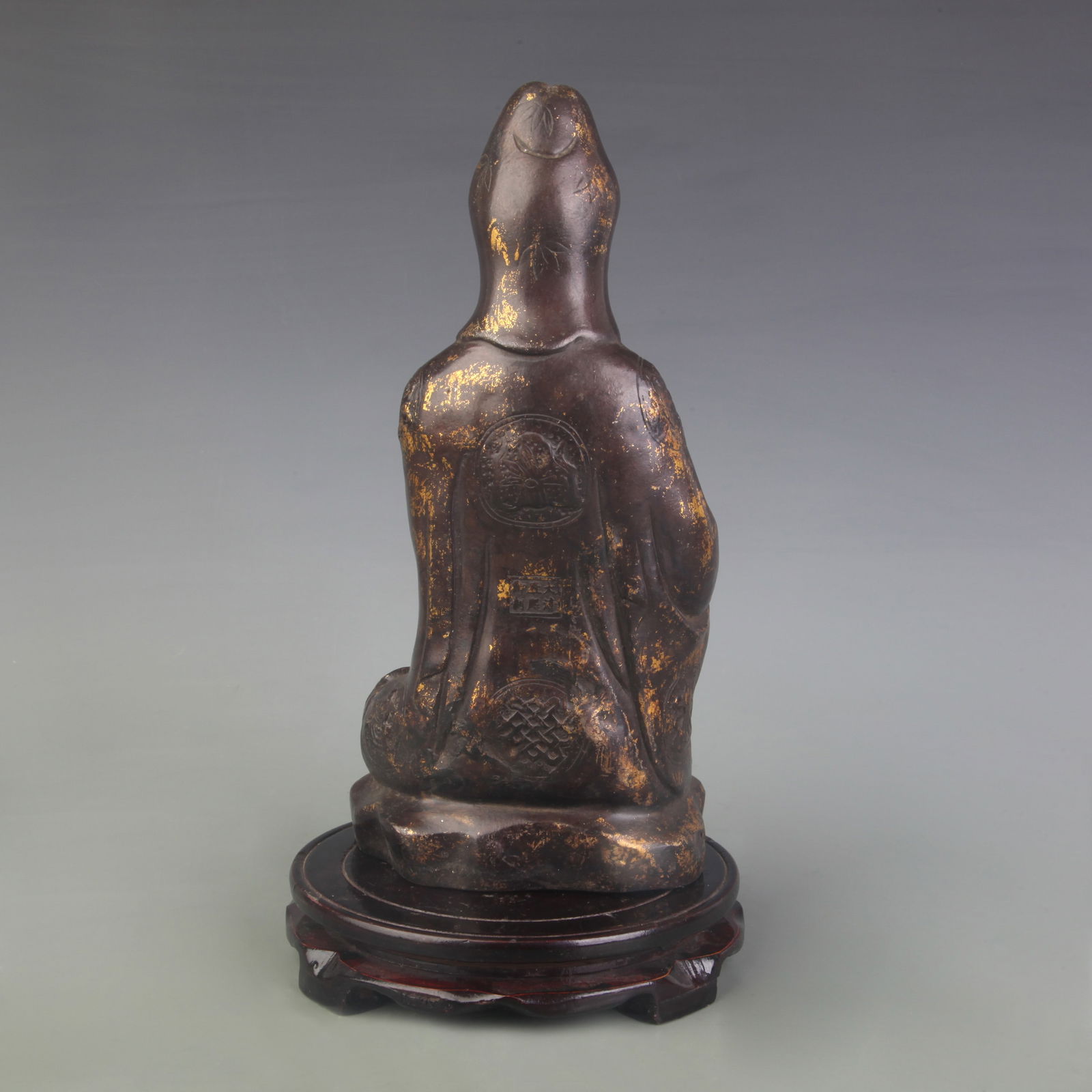 A FINE SEATED GUANYIN STATUE - 4