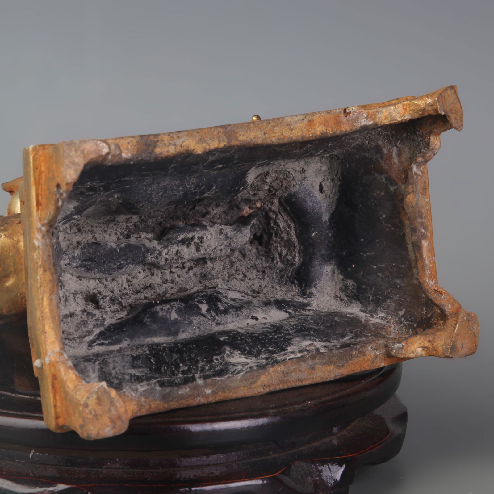 A FINE GILDED BRONZE BUDDHA STATUE - 5