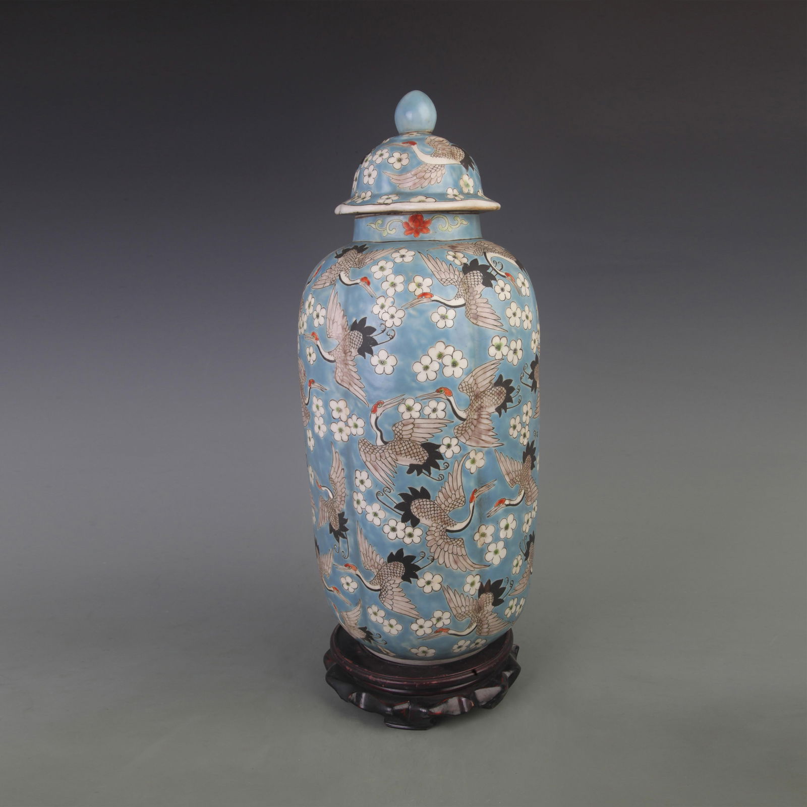 BLUE GROUND CRANE PATTERN GENERAL STYLE PORCELAIN JAR WITH LID: Qing Dynasty Kangxi Period, Diameter: 3.9 inch High: 18.0 inch