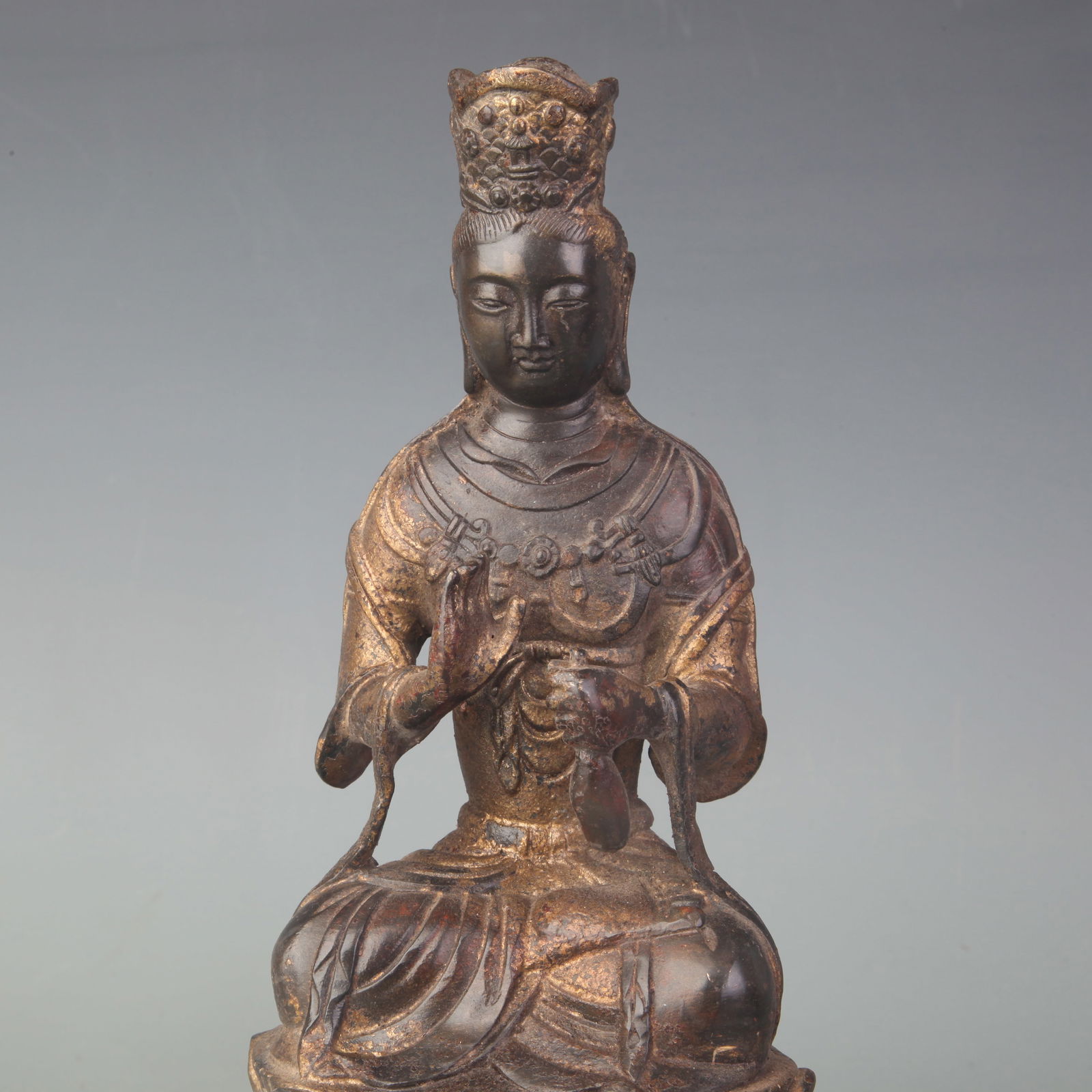 A FINE BRONZE GUANYIN STATUE - 2