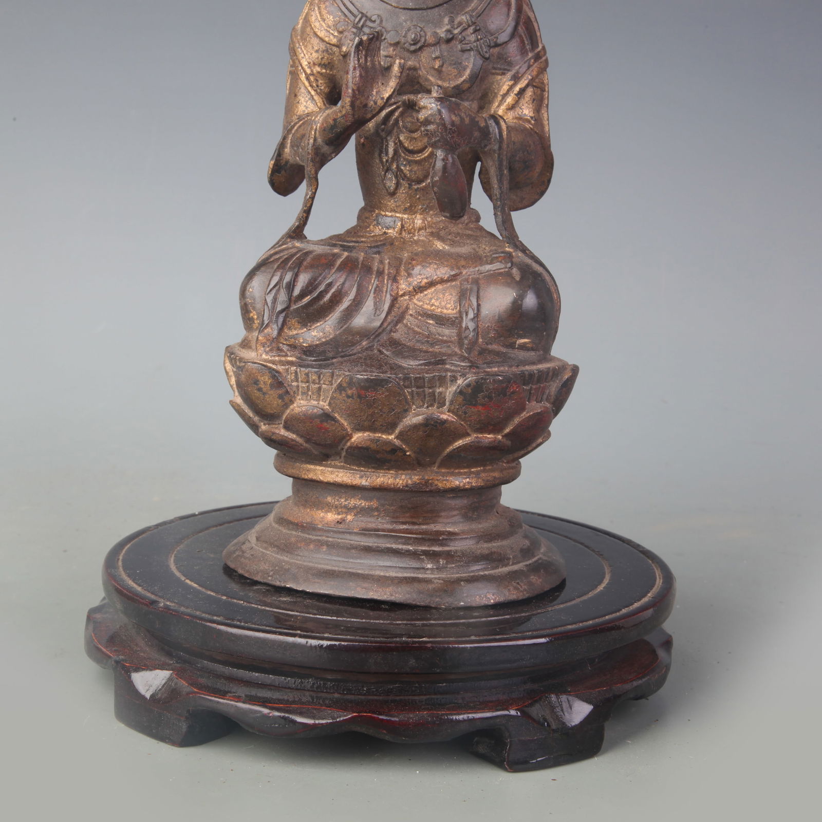 A FINE BRONZE GUANYIN STATUE - 3