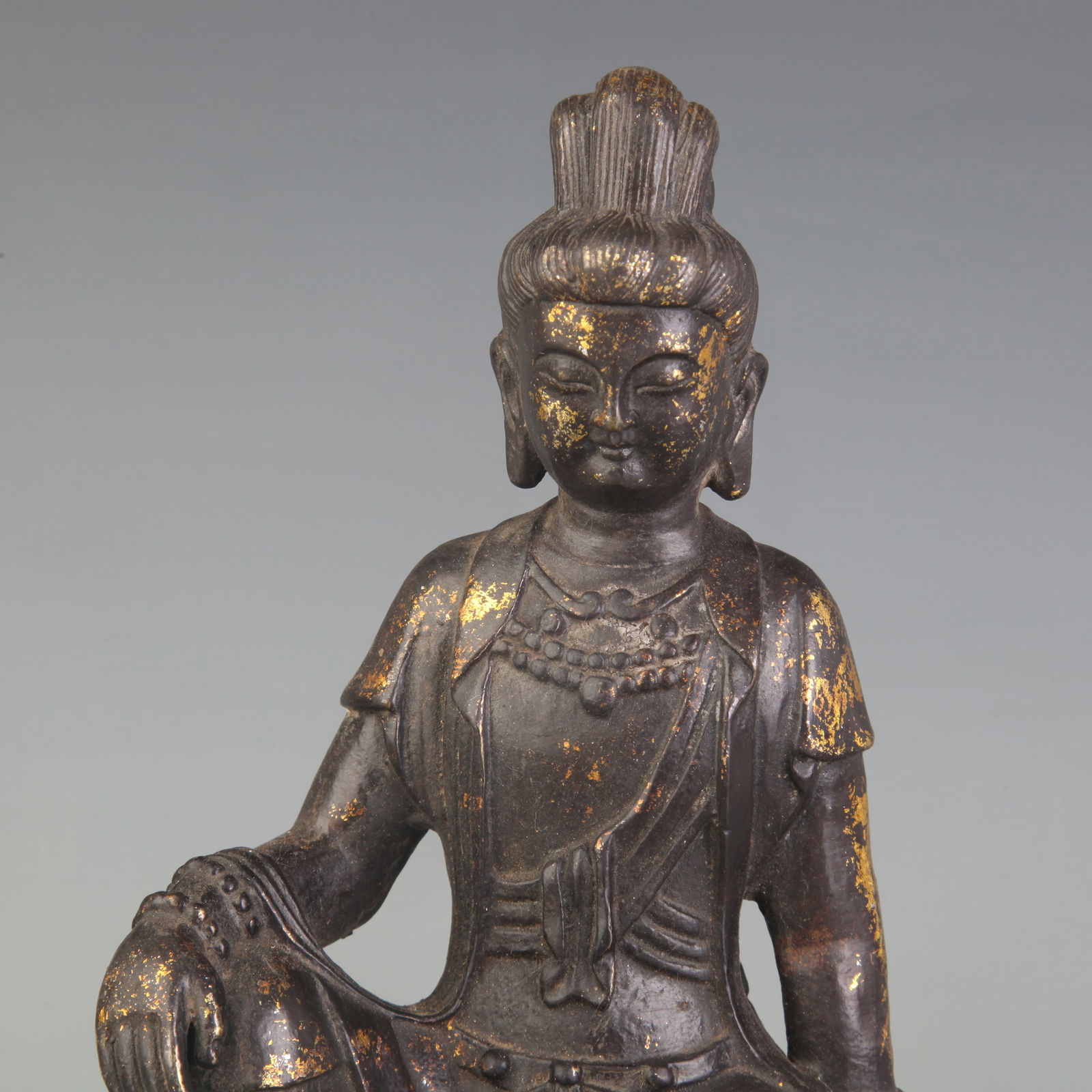 A FINE BRONZE GUANYIN STATUE - 2