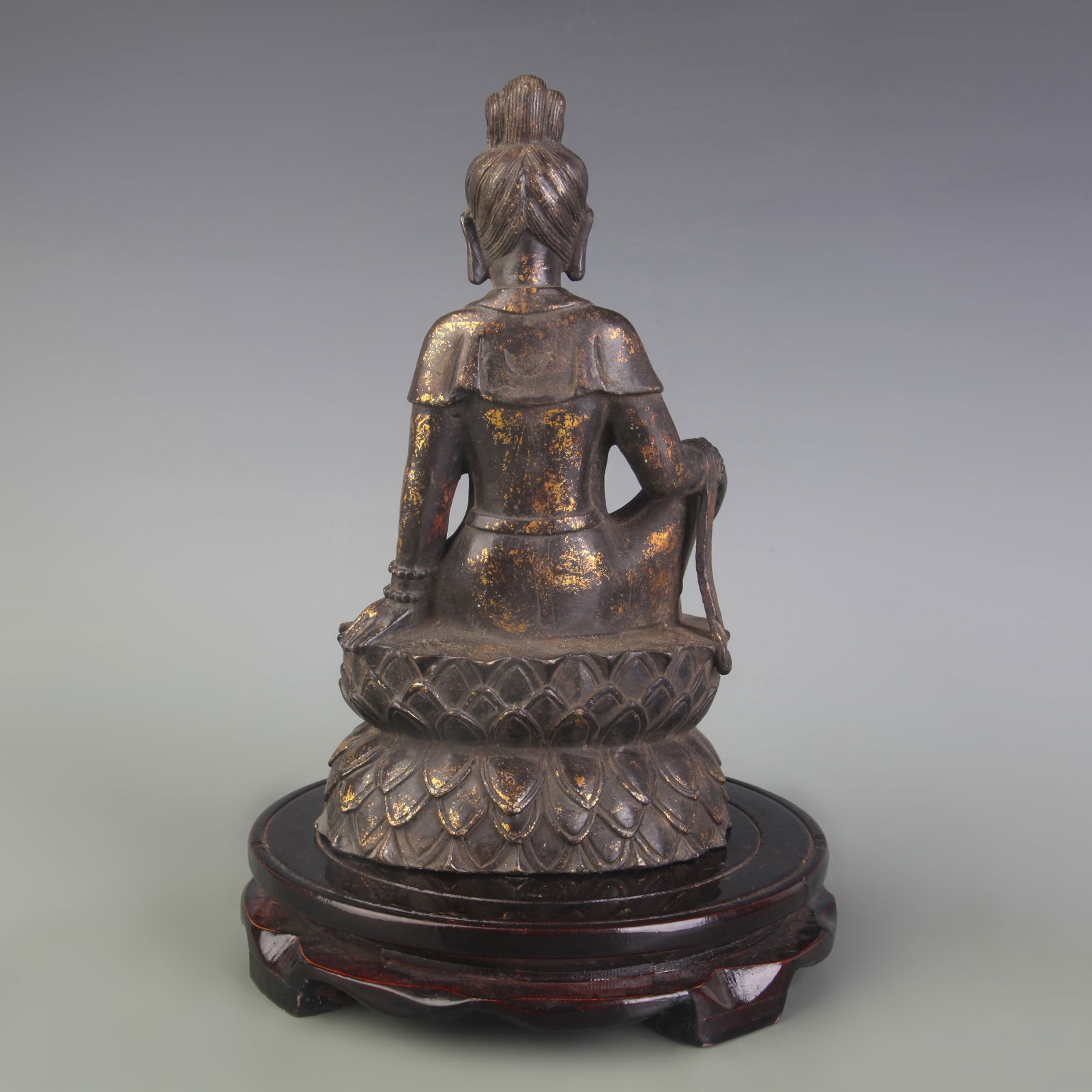 A FINE BRONZE GUANYIN STATUE - 4