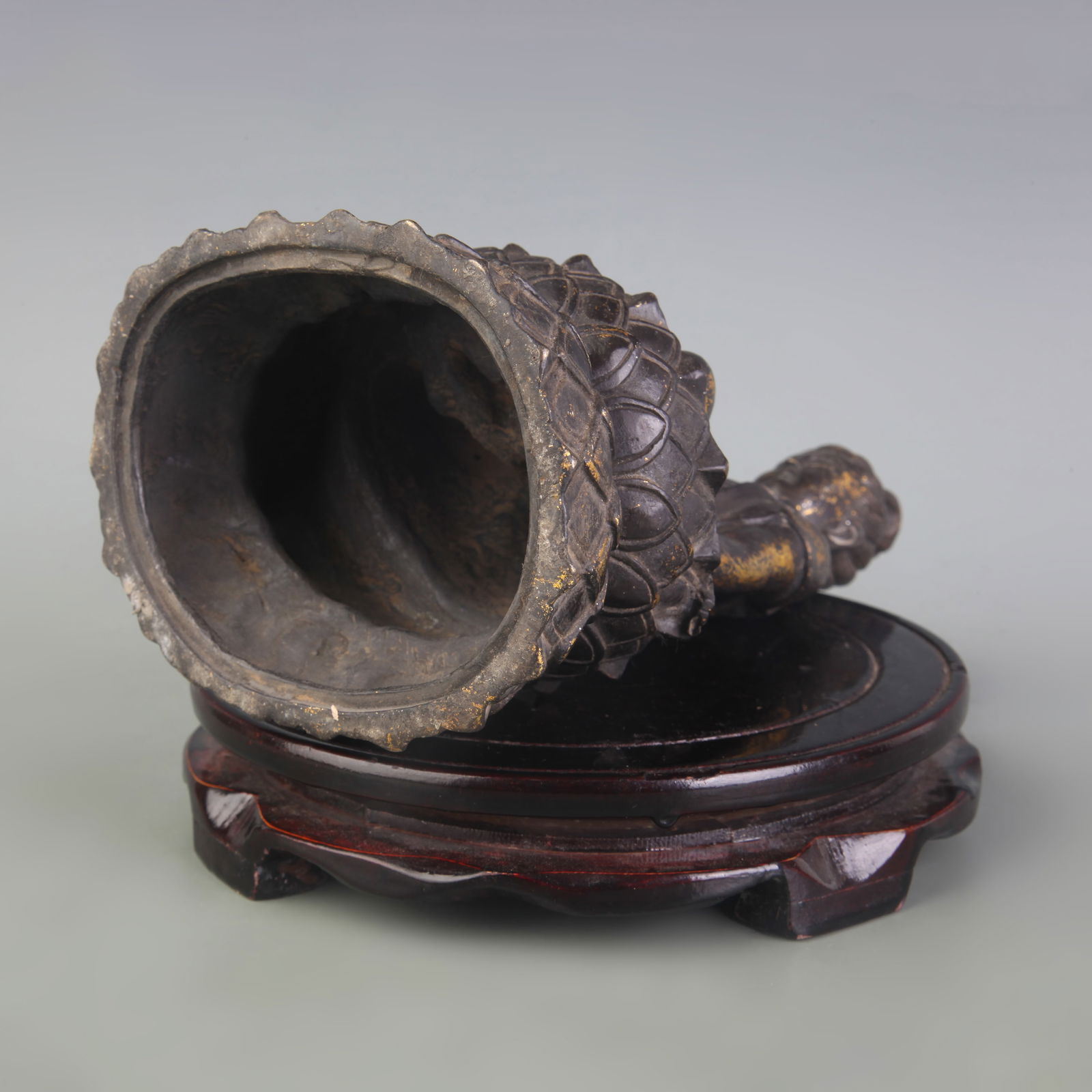 A FINE BRONZE GUANYIN STATUE - 5