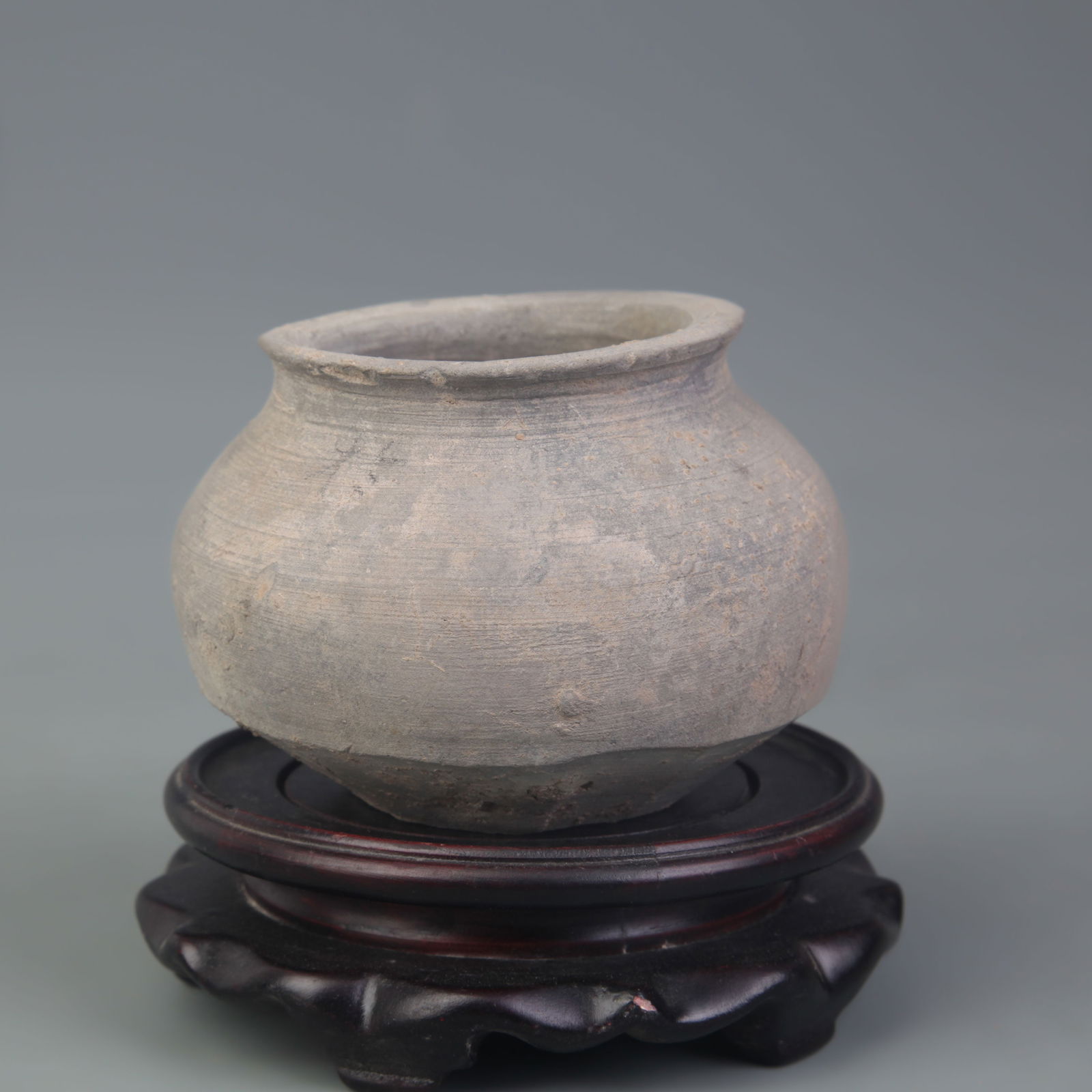 AN ANTIQUE POTTERY JAR - 4