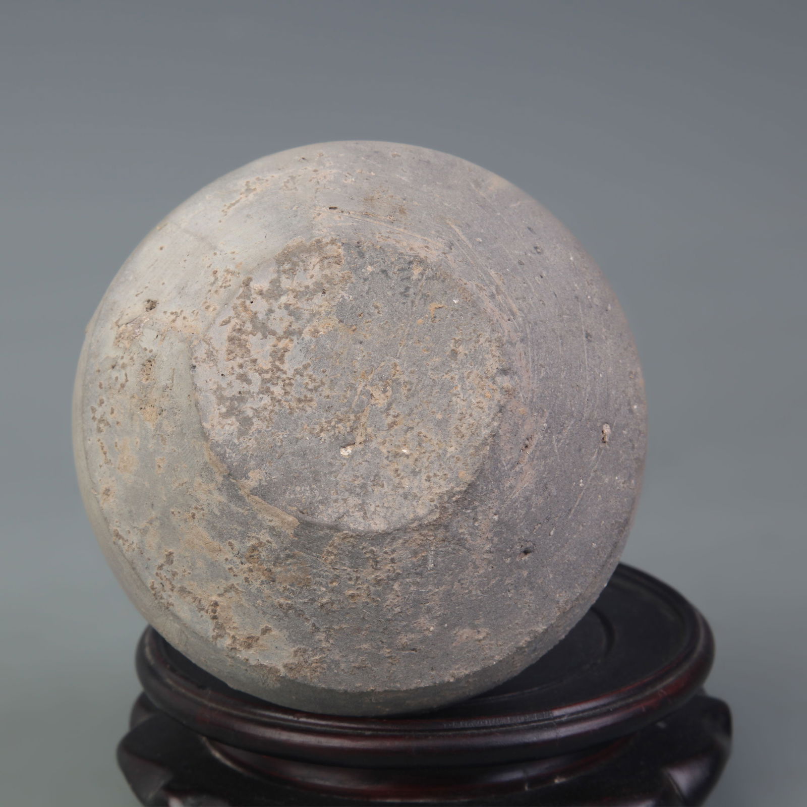 AN ANTIQUE POTTERY JAR - 5