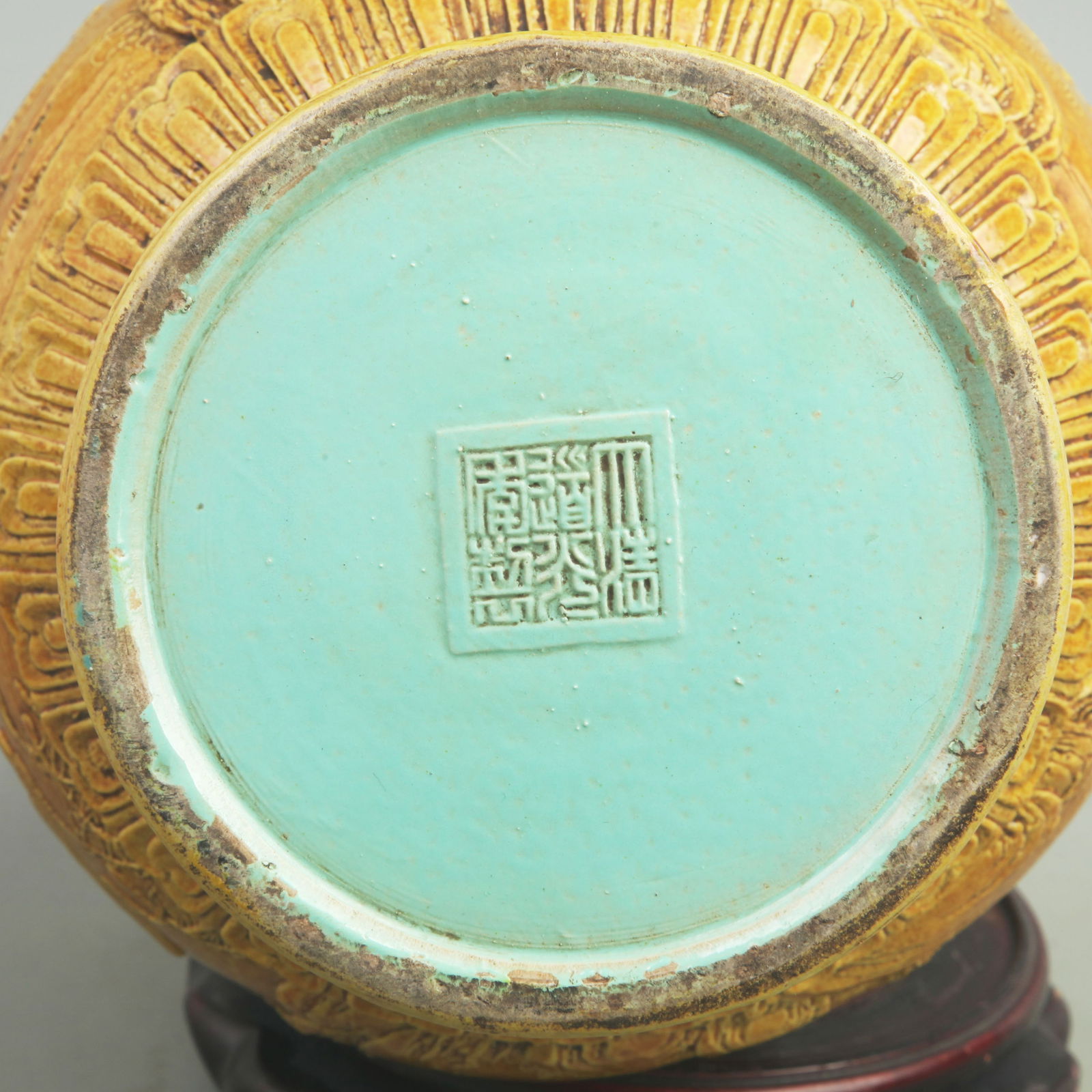 YELLOW GROUND CARVED LANDSCAPE PATTERN VASE - 5