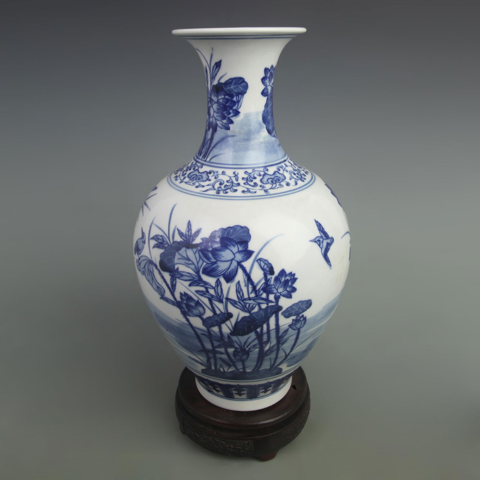 BLUE AND WHITE UNDERGLAZE RED LOTUS PATTERN PORCELAIN VASE: Qing Dynasty Yong Zheng Period: High: 13.5 inch; Width:9 inch