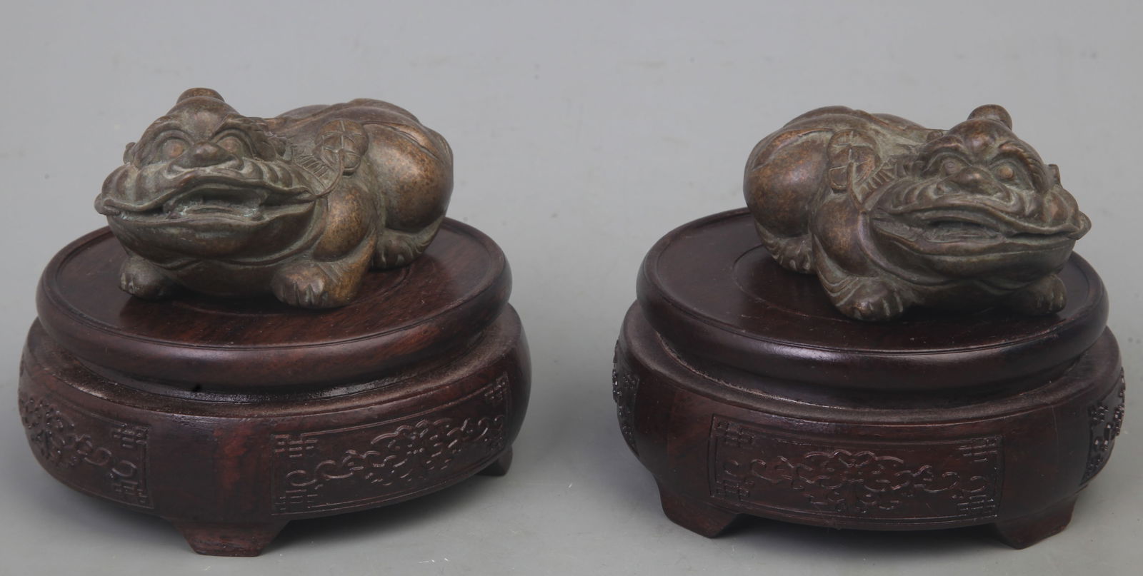PAIR OF BRONZE AUSPICIOUS BEAST PAPERWEIGHTS: Qing Dynasty, Long: 3.5 inch; Width: 2.0 inch; High: 1.6 inch;