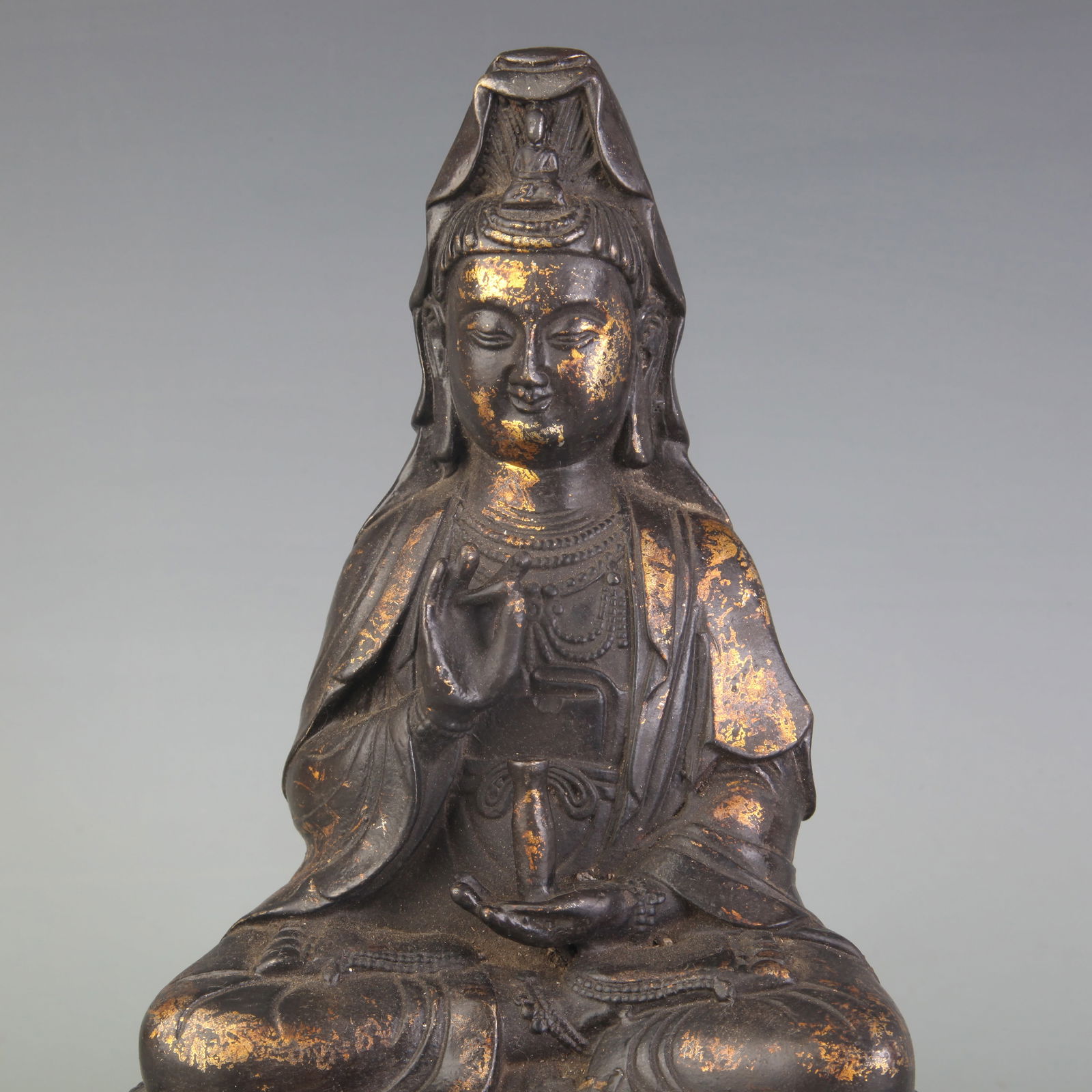 A FINE BRONZE GUANYIN STATUE - 2