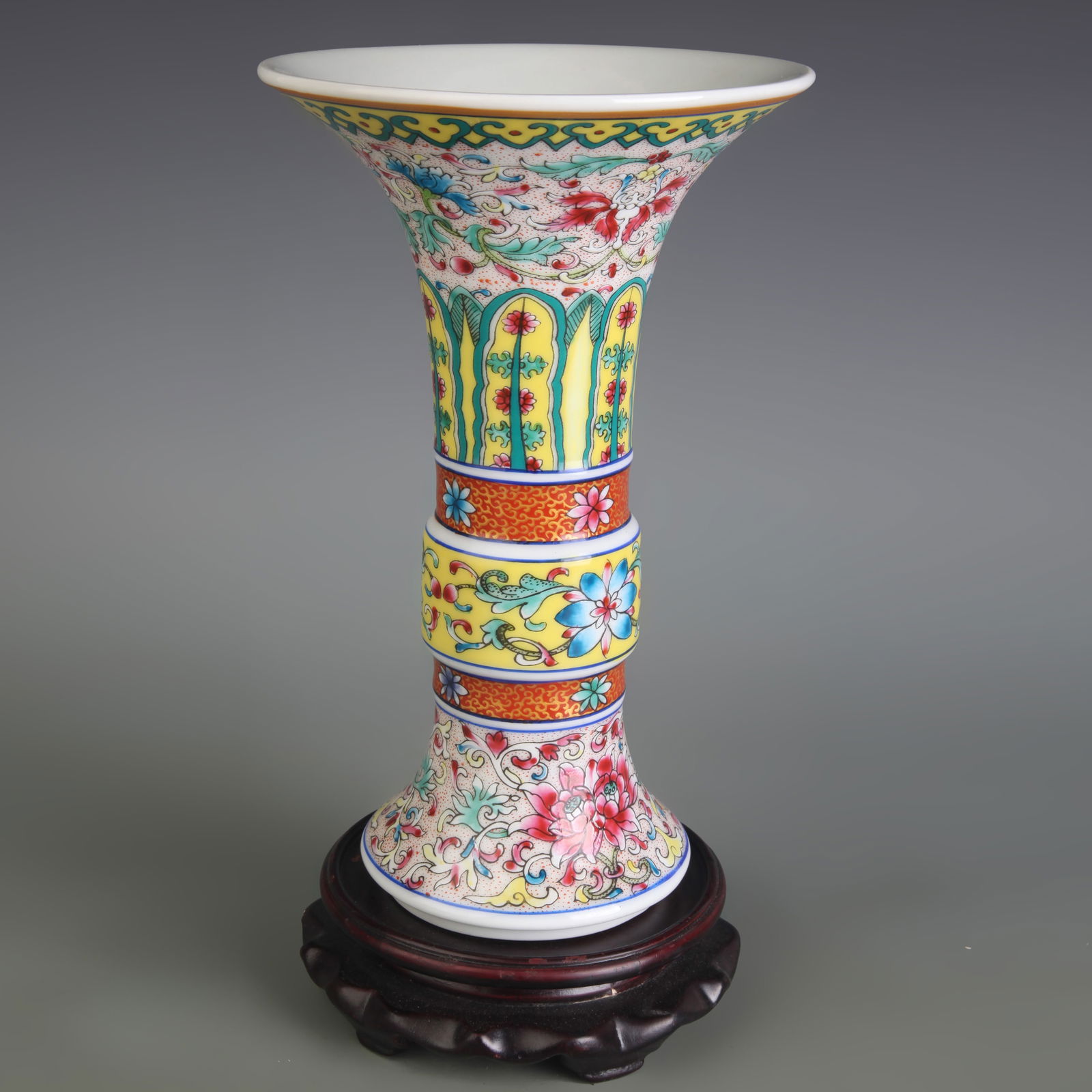 A FINE CLOISONNE GLAZED FLOWER PATTERN PORCELAIN VASE: Qing Dynasty; Diameter: 5.8 inch; High: 9.2 inch
