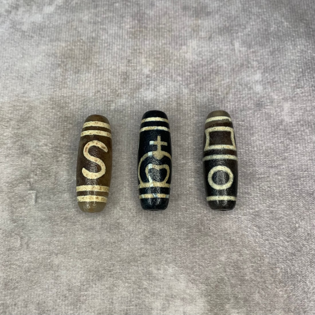 TIBETAN TIAN ZHU BEAD NECKLACE PENDANT: 20th Century; High: 1.5 inch; Diameter: 0.5 inch;