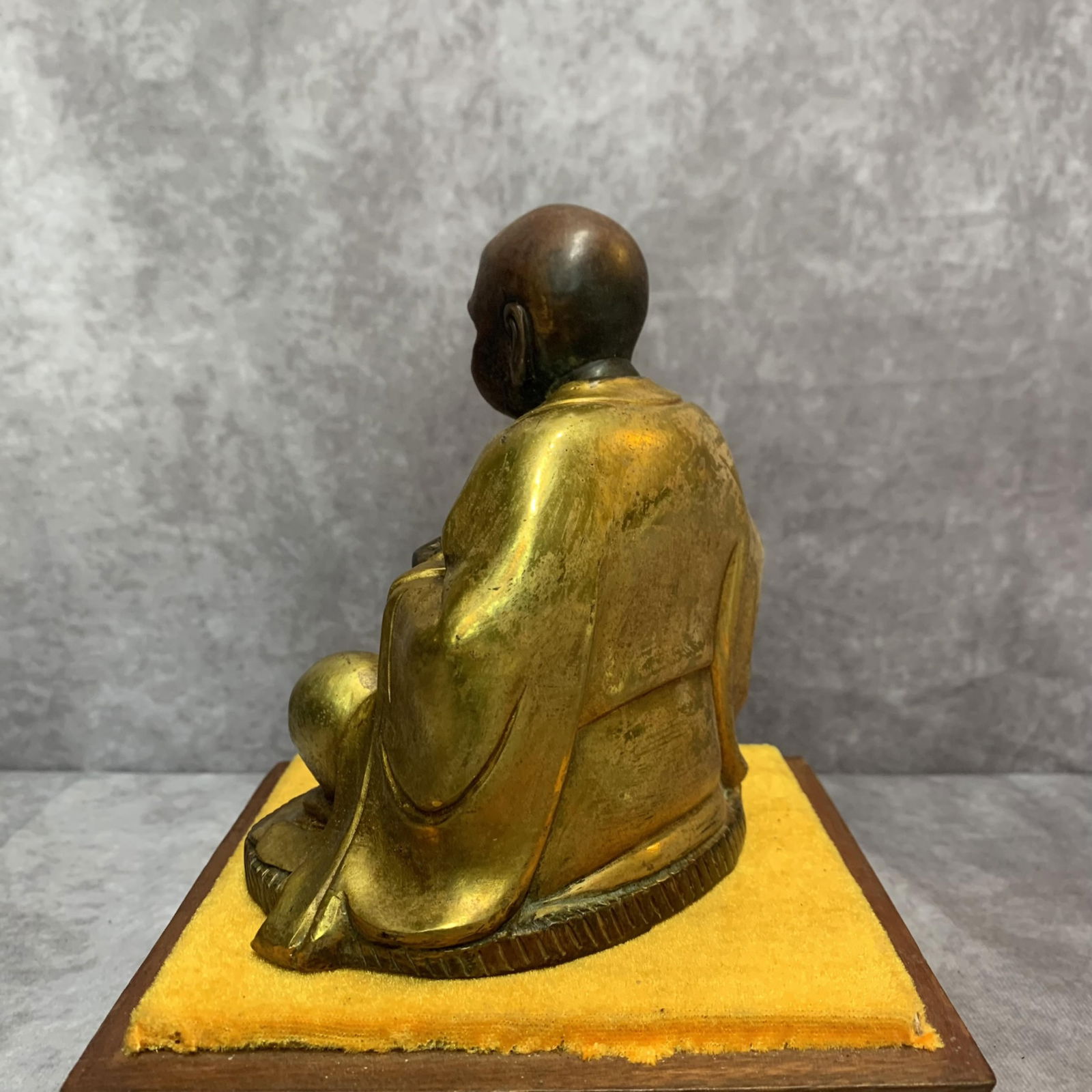 A FINE BRONZE LU HAN STATUE - 3