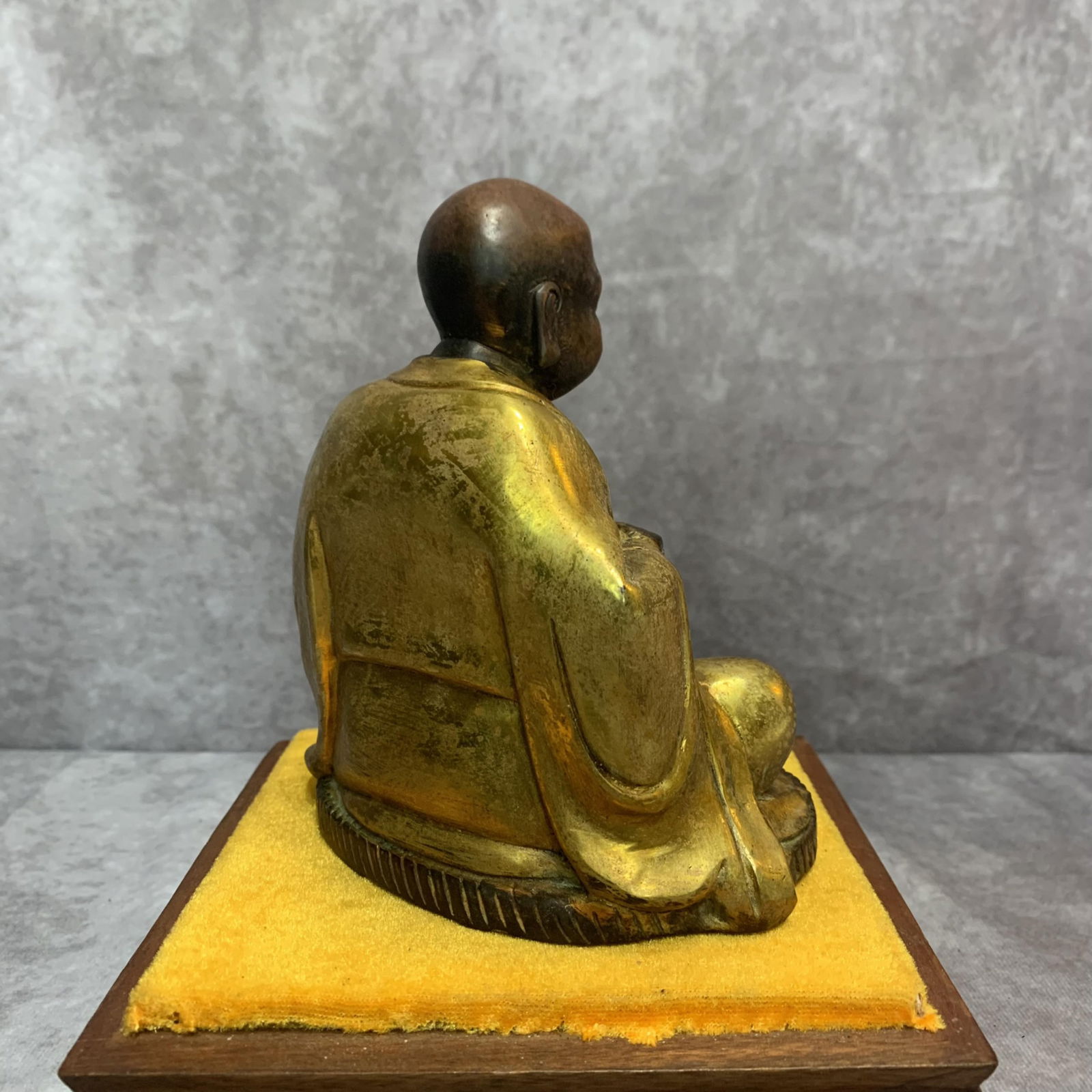 A FINE BRONZE LU HAN STATUE - 5