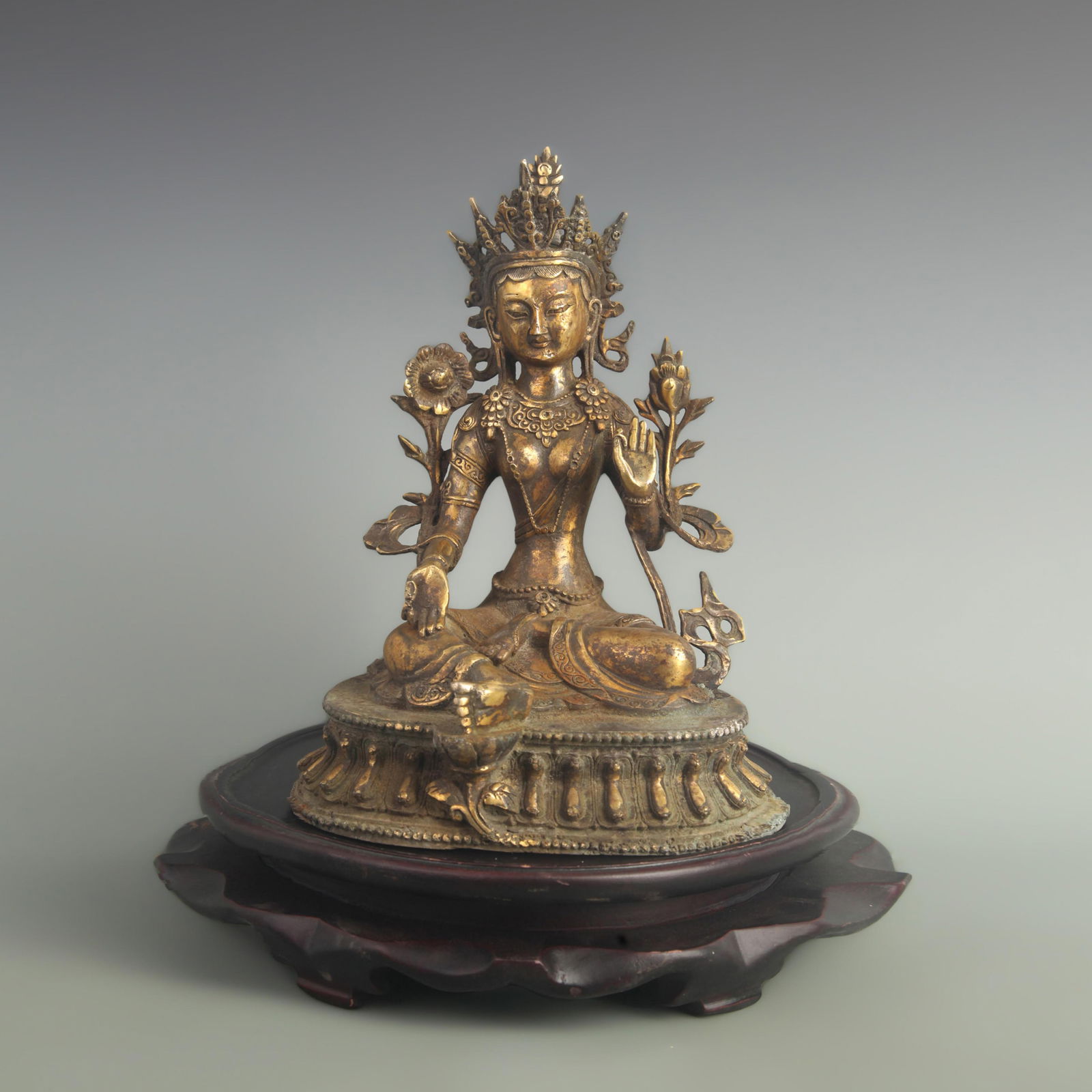 A FINE GILT BRONZE GREEN TARA STATUE (1 of 5)