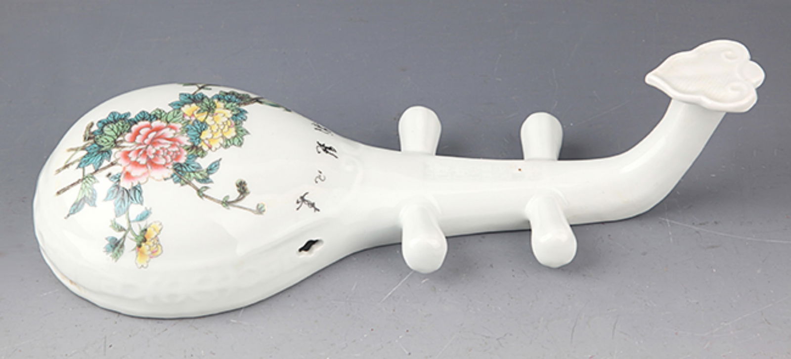 A FINE PORCELAIN LUTE PATTERN FIGURE: Republic Period; Long: 11.5 inch; Width: 4.25 inch;