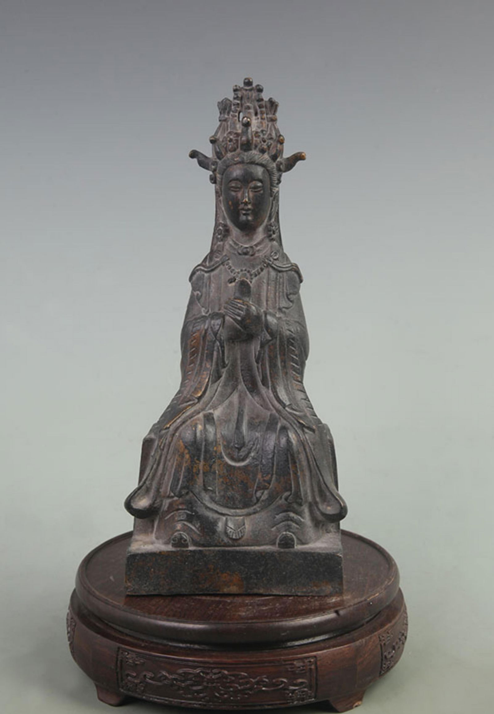A FINE BRONZE GUANYIN STATUE: Qing Dynasty; High: 9.30 inch; Width: 2.80 inch; Long: 3.90 inch;
