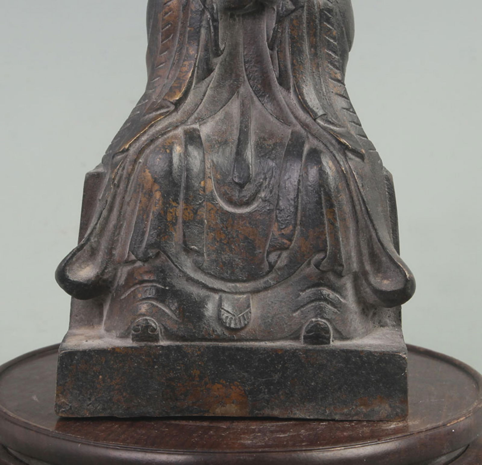 A FINE BRONZE GUANYIN STATUE - 3