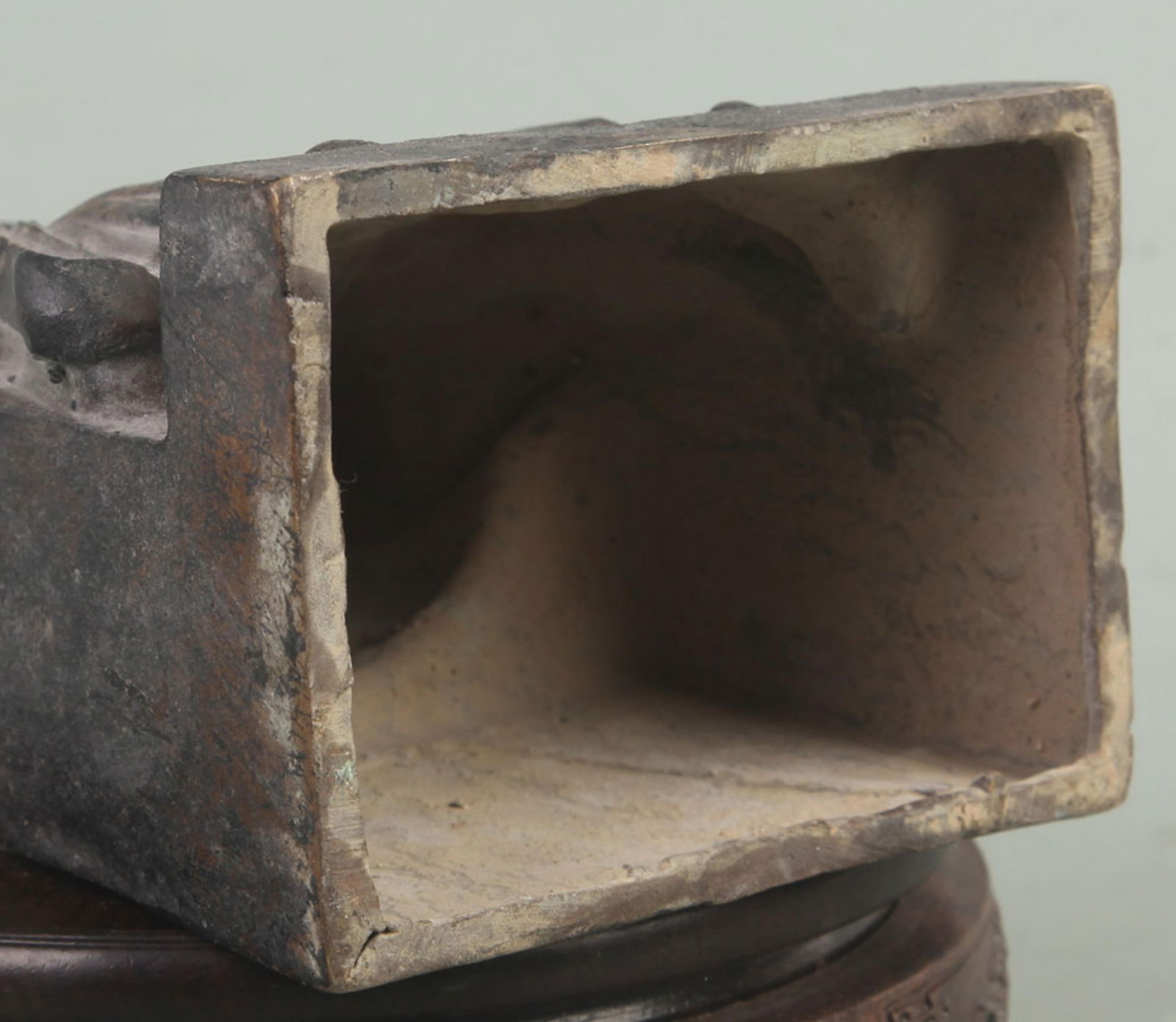 A FINE BRONZE GUANYIN STATUE - 6