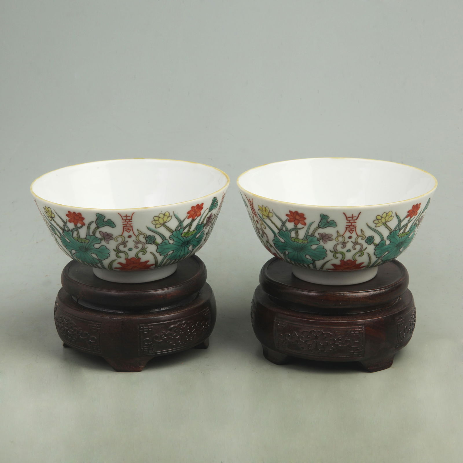 PAIR OF FAMILLE ROSE PORCELAIN BOWL: Qing Dynasty Jia Qing Period, High: 2.1 inch; High: 4.6 inch;