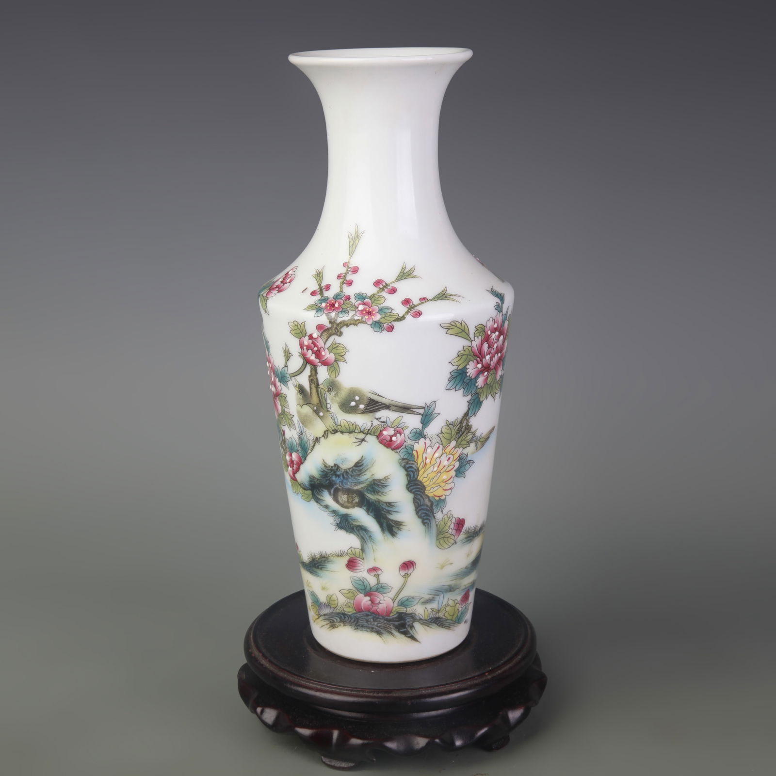 FAMILLE ROSE FLORAL AND BIRD PORCELAIN DECORATIVE VASE: Qing Dynasty Qian Long Period; Diameter: 2.9 inch; High: 9.6 inch;