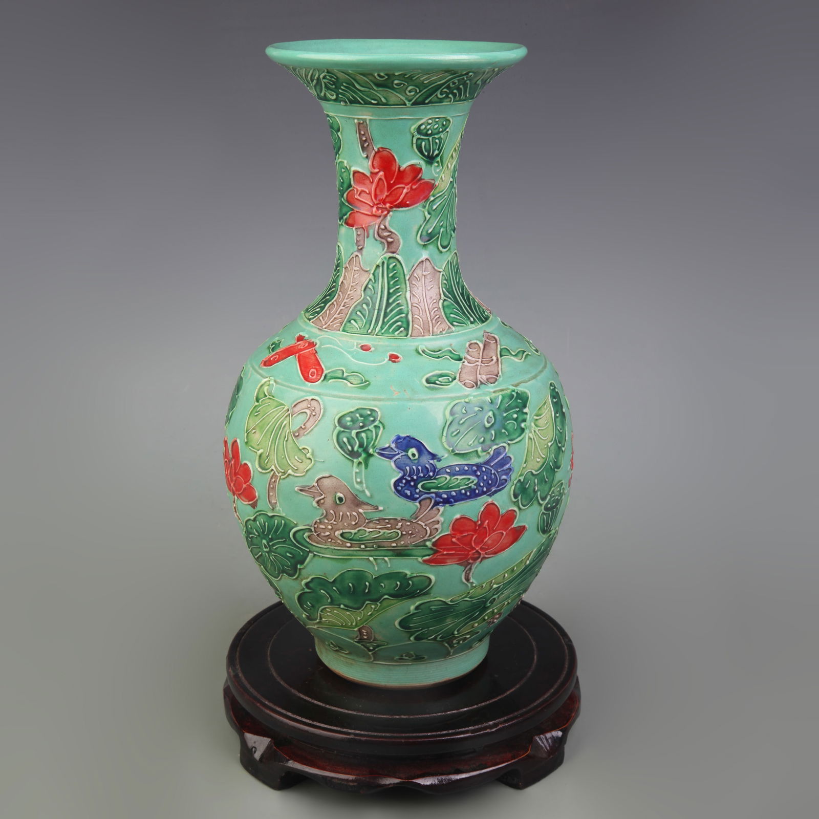 FAHUA COLOR FLOWER AND BIRD PATTERN APPRECIATION PORCELAIN VASE: High: 11.1in