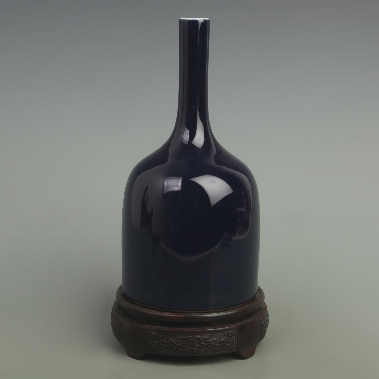 SACRIFICIAL BLUE GLAZE BELL SHAPED VASE: Qing Dynasty Qian Long Period; High: 9.8 inch; Width: 4.8 inch