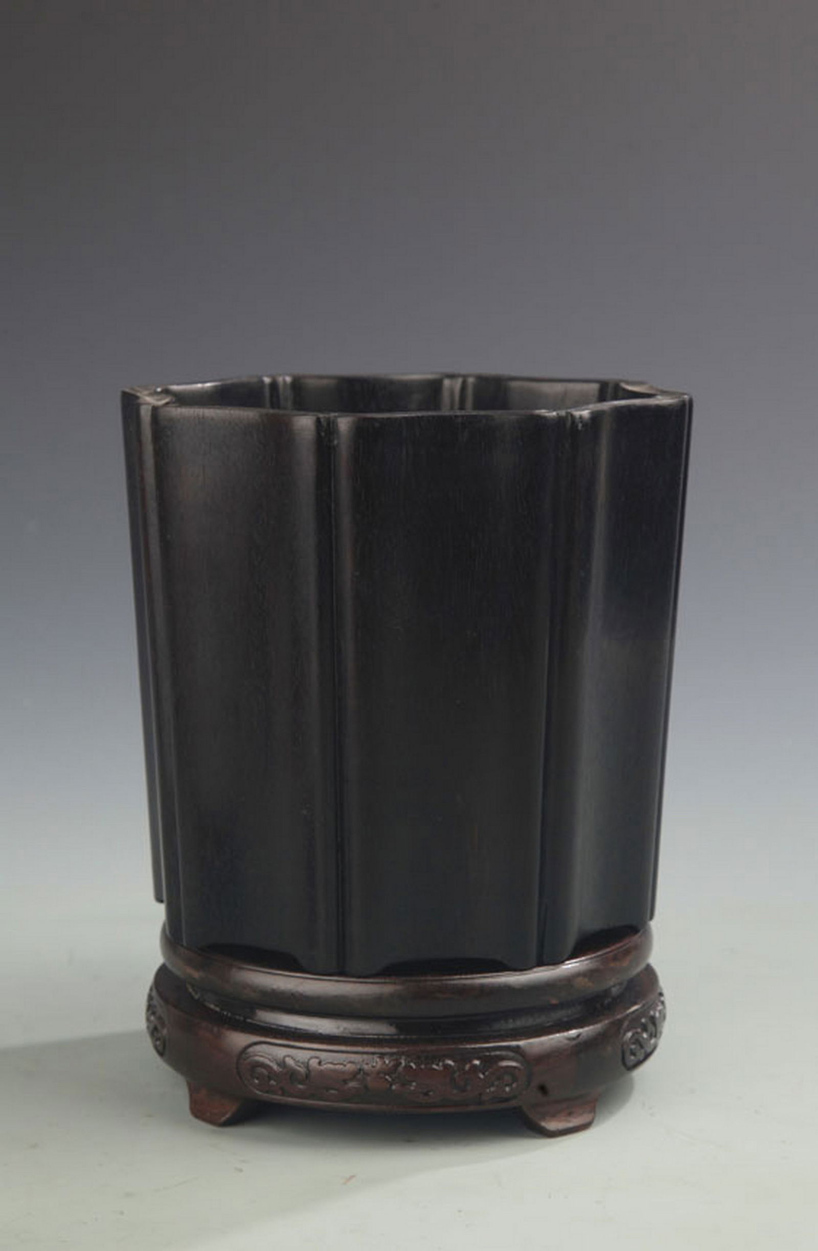 RARE ROSEWOOD FLOWER TOP PEN HOLDER: Qing Dynasty, High: 5.25 inch; Width: 5.25 inch;