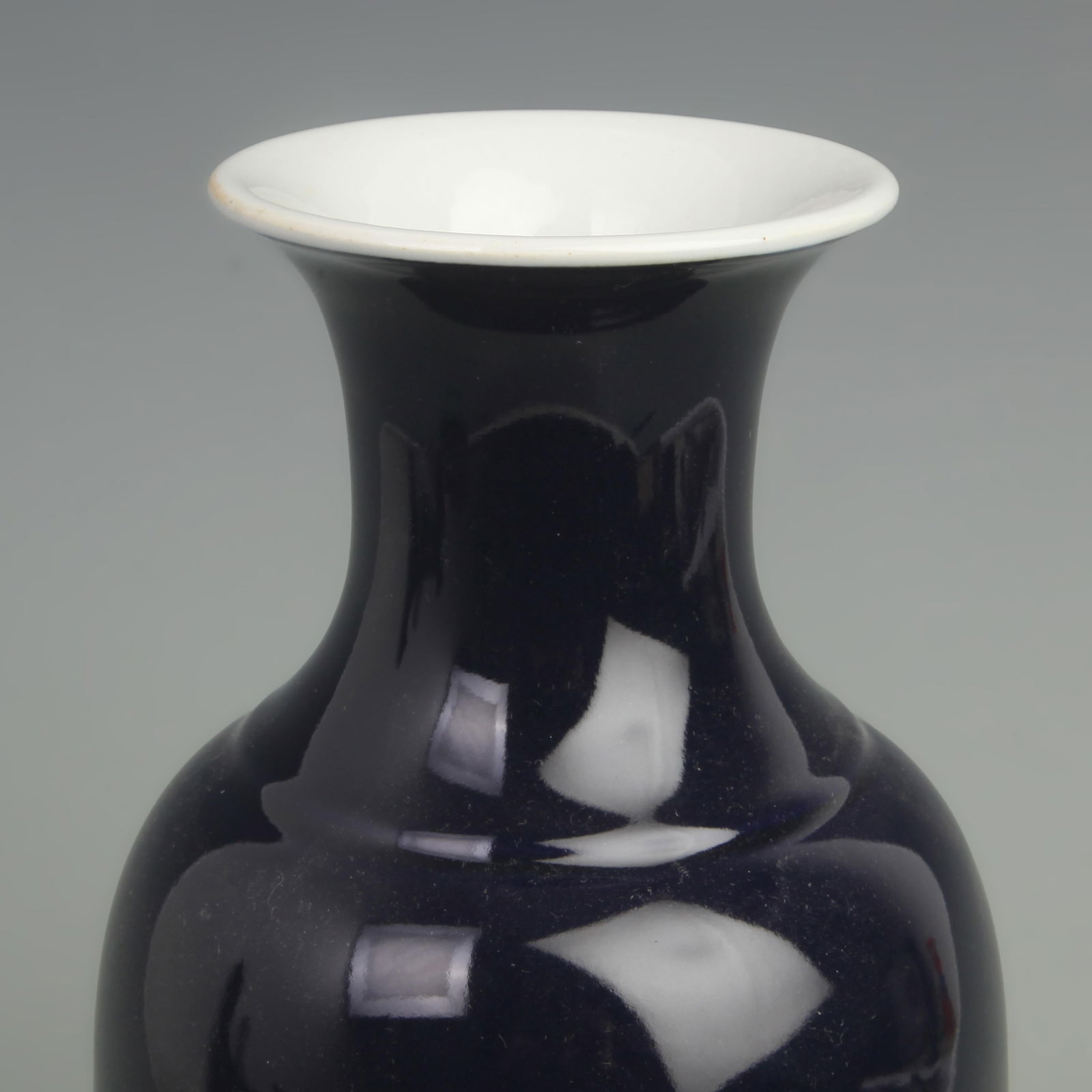 UNDERGLAZE BLUE GLAZE WINTER MELON VASE - 2