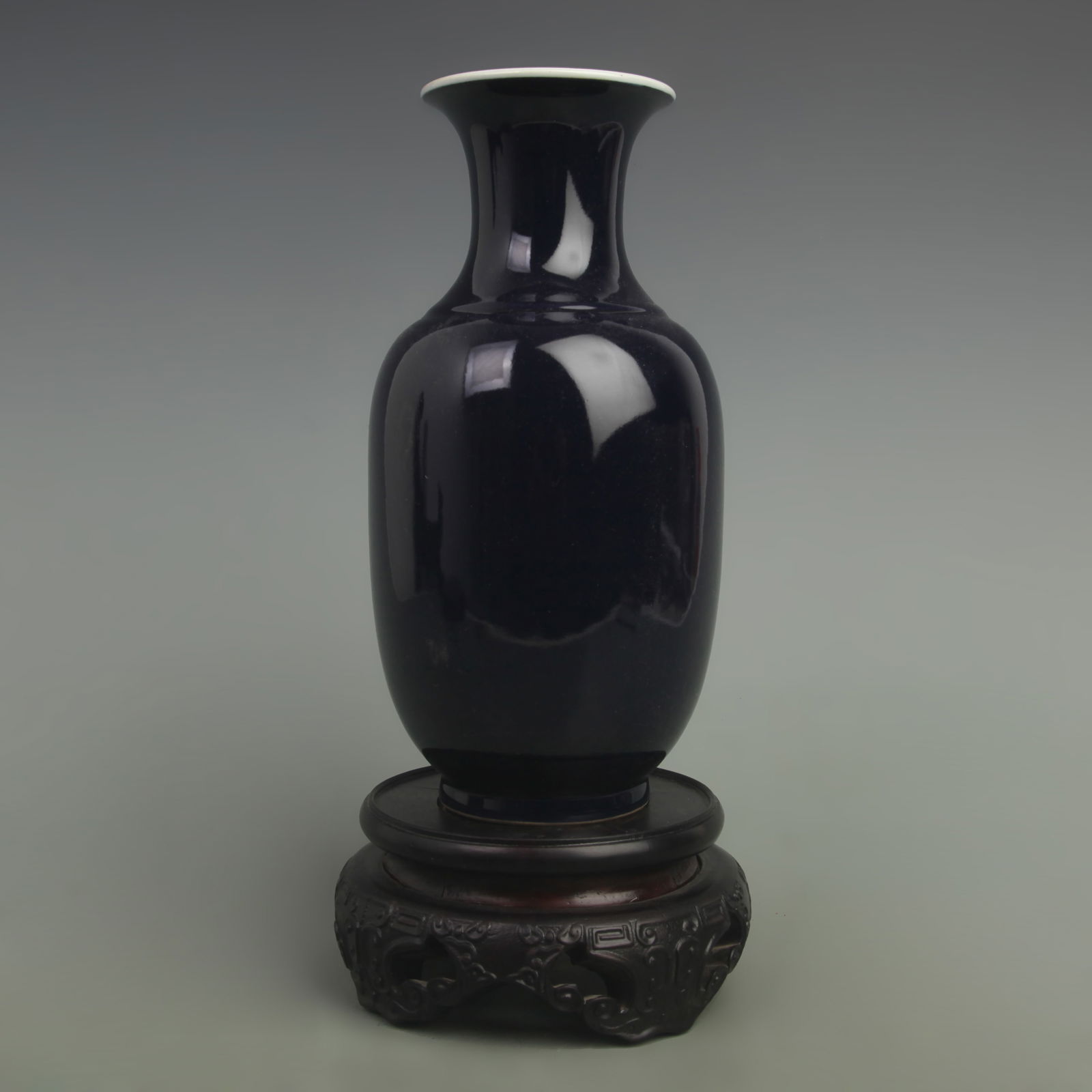 UNDERGLAZE BLUE GLAZE WINTER MELON VASE - 4