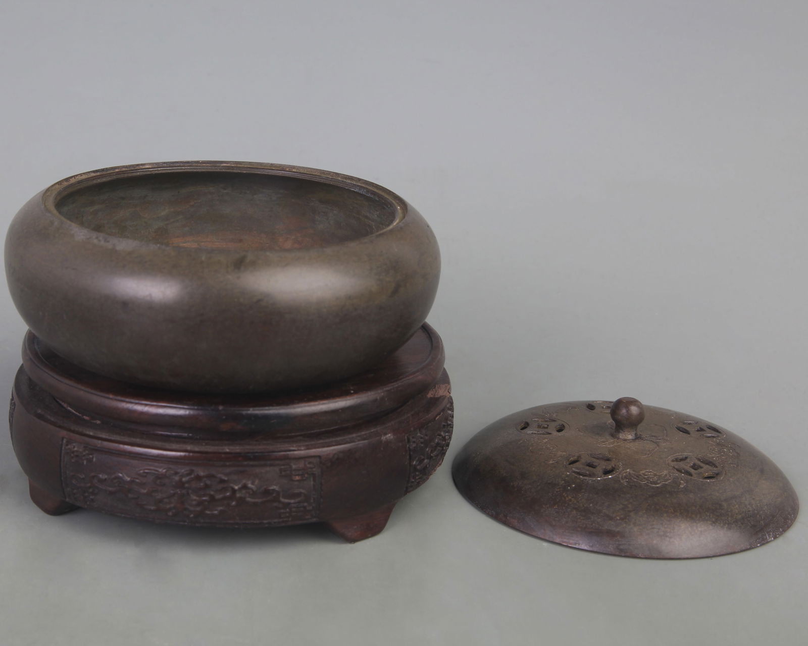 A FINE BAT PATTERN BRONZE INCENSE BURNER - 2